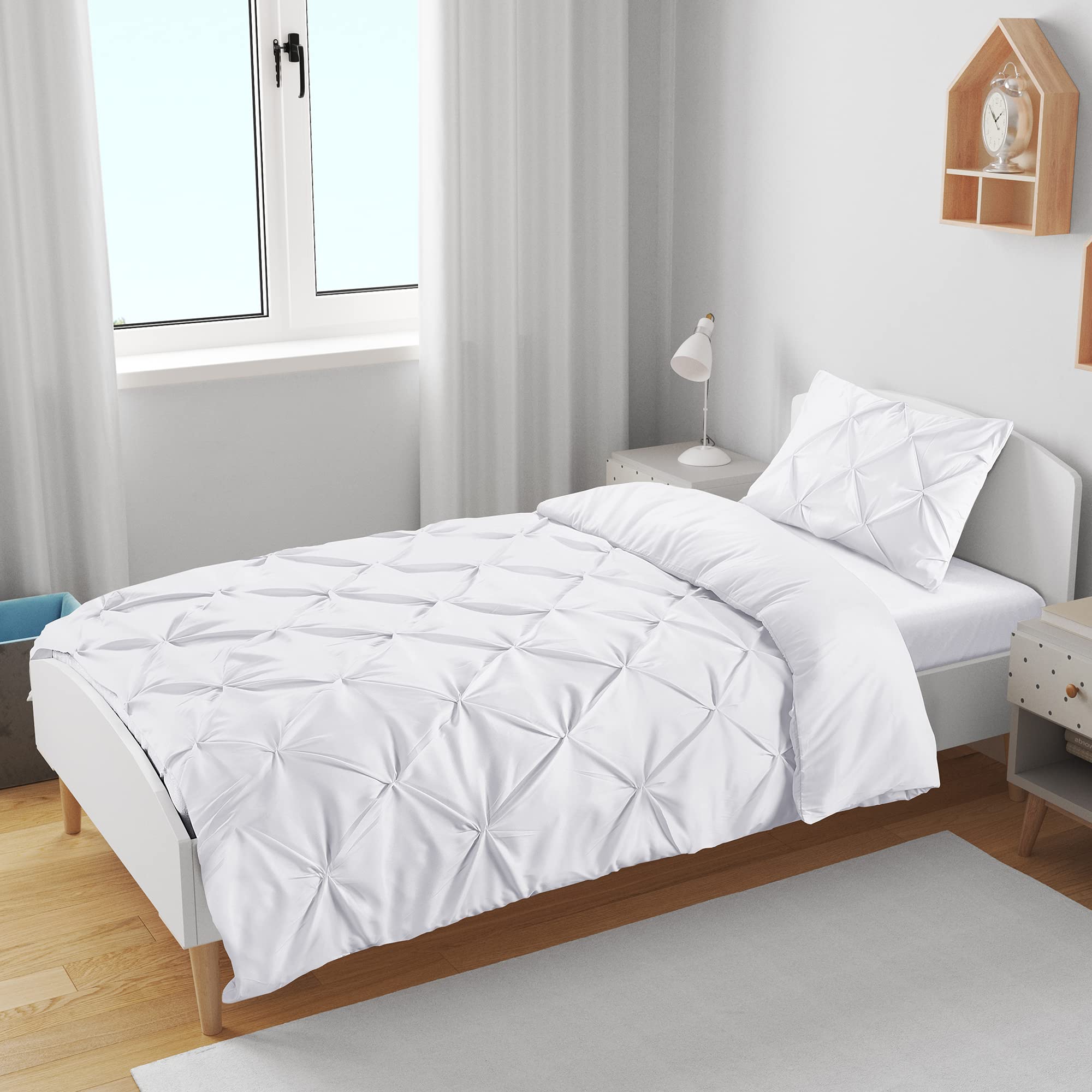 K&A® Pintuck Pinch Pleat Single Duvet Cover Set with Zipper Closure including Pillowcase – Ultrasoft Brushed Microfiber – Easy Care & Machine Washable (White - 137x200)