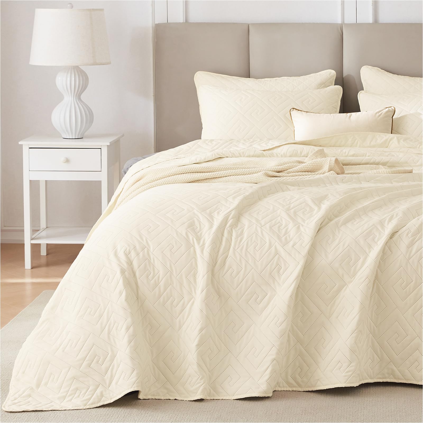 Photo 1 of Homelike Moment Quilts Bedspreads Queen Size Bedding Set, Beige Quilt Coverlet Full Size for All Season