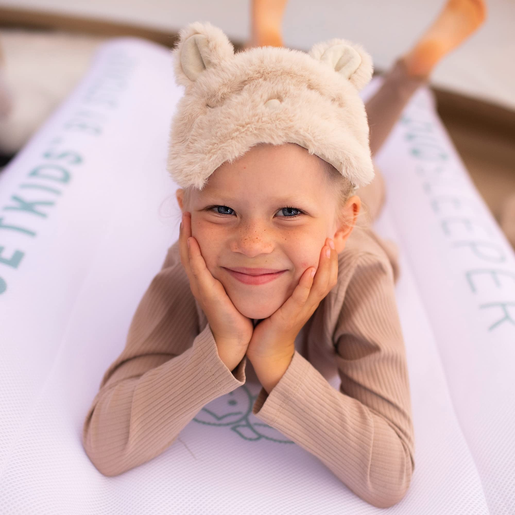 Stokke JetKids CloudSleeper - Kids Inflatable Travel Bed - with Integrated Pump, Breathable Mesh Cover & Full-Length Bumpers to Keep Your Child Safe - Easy to Clean - for Ages 3+