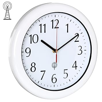 Deuba Funkwanduhr wasserdicht | inkl. Batterie | nahezu geräuschlos | automatisch Zeitumstellung | großes Ziffernblatt | Farbe weiß | für Innen & Außenbereich - Analog Wanduhr Funkuhr