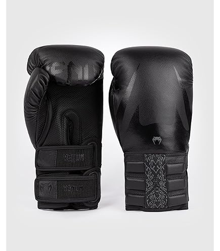 Amazon.com : Venum Giant 2.0 Pro Boxing Gloves - Laces - Black