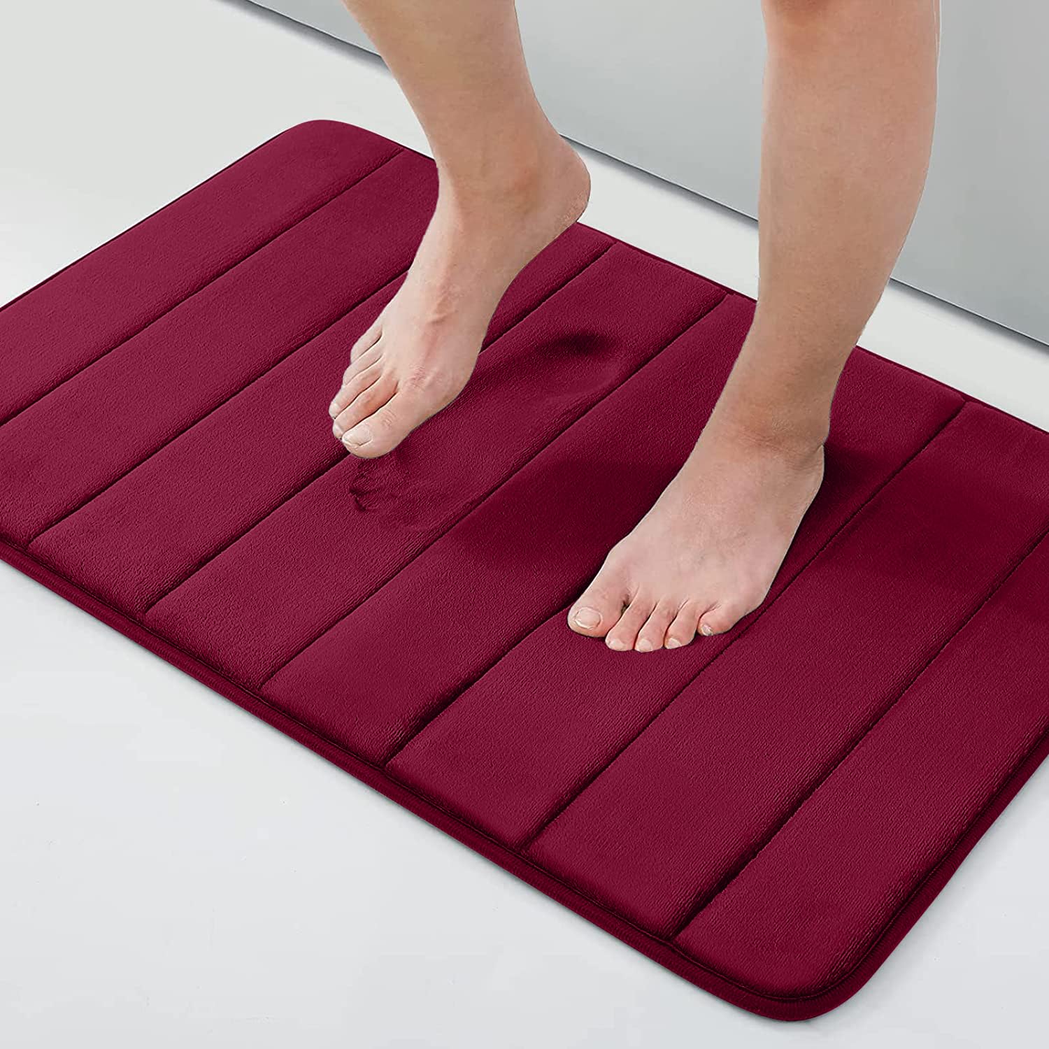 smiry Memory Foam Bath Mat, 40 x 60 cm, Extra Soft Non-Slip Bathroom Mat, Super Absorbent Bath Mats for Bathroom Floor, Machine-Washable Dry Bath Rug Foot Mat, Wine Red