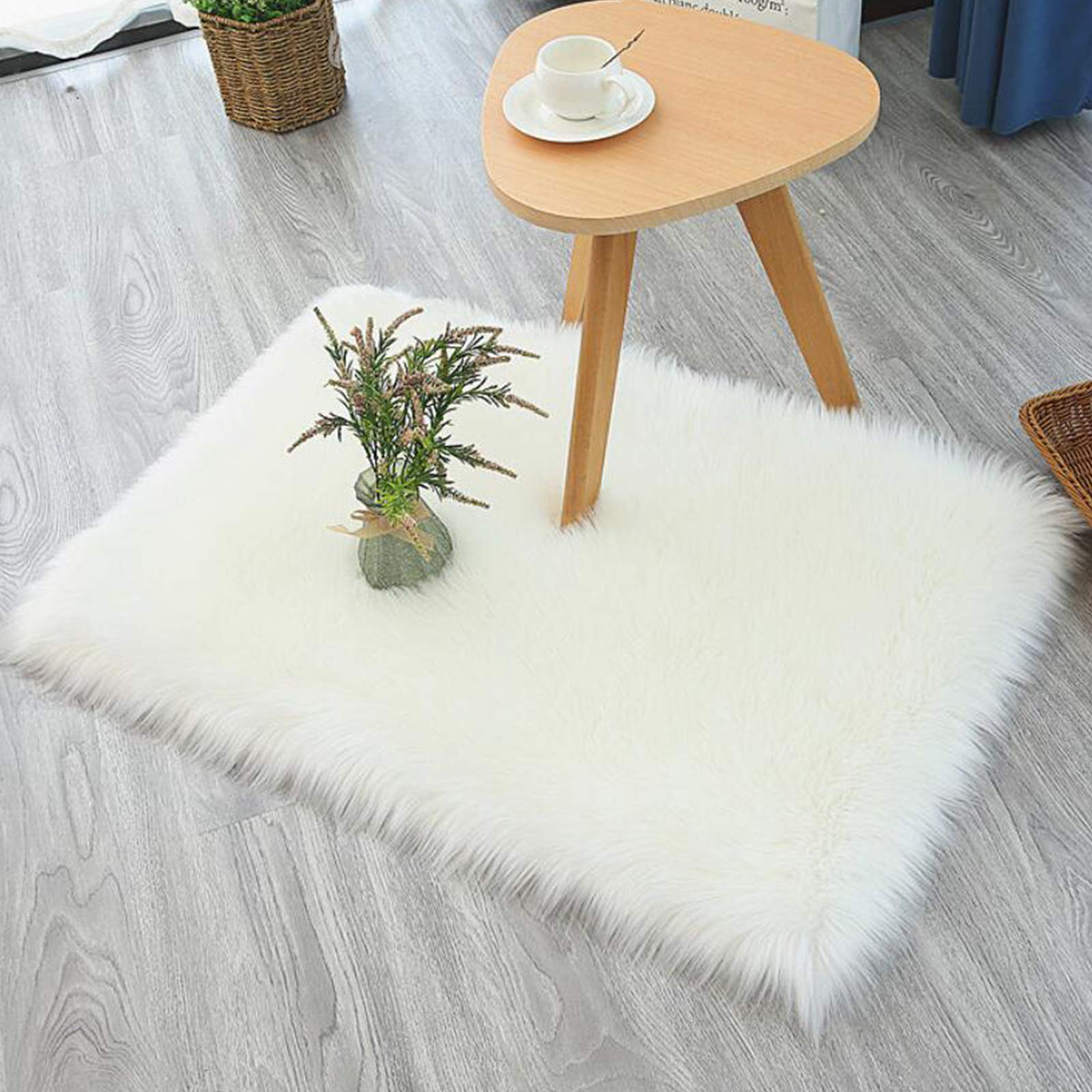 Tenrany Home Ultra Soft Fluffy Faux Fur Sheepskin Area Rug, 60 x 100cm Plush White Modern Carpet, Rectangle Anti-Slip Floor Mat for Bedrooms Living Room Kids Rooms Decor Rugs (White, 60 x 100cm)