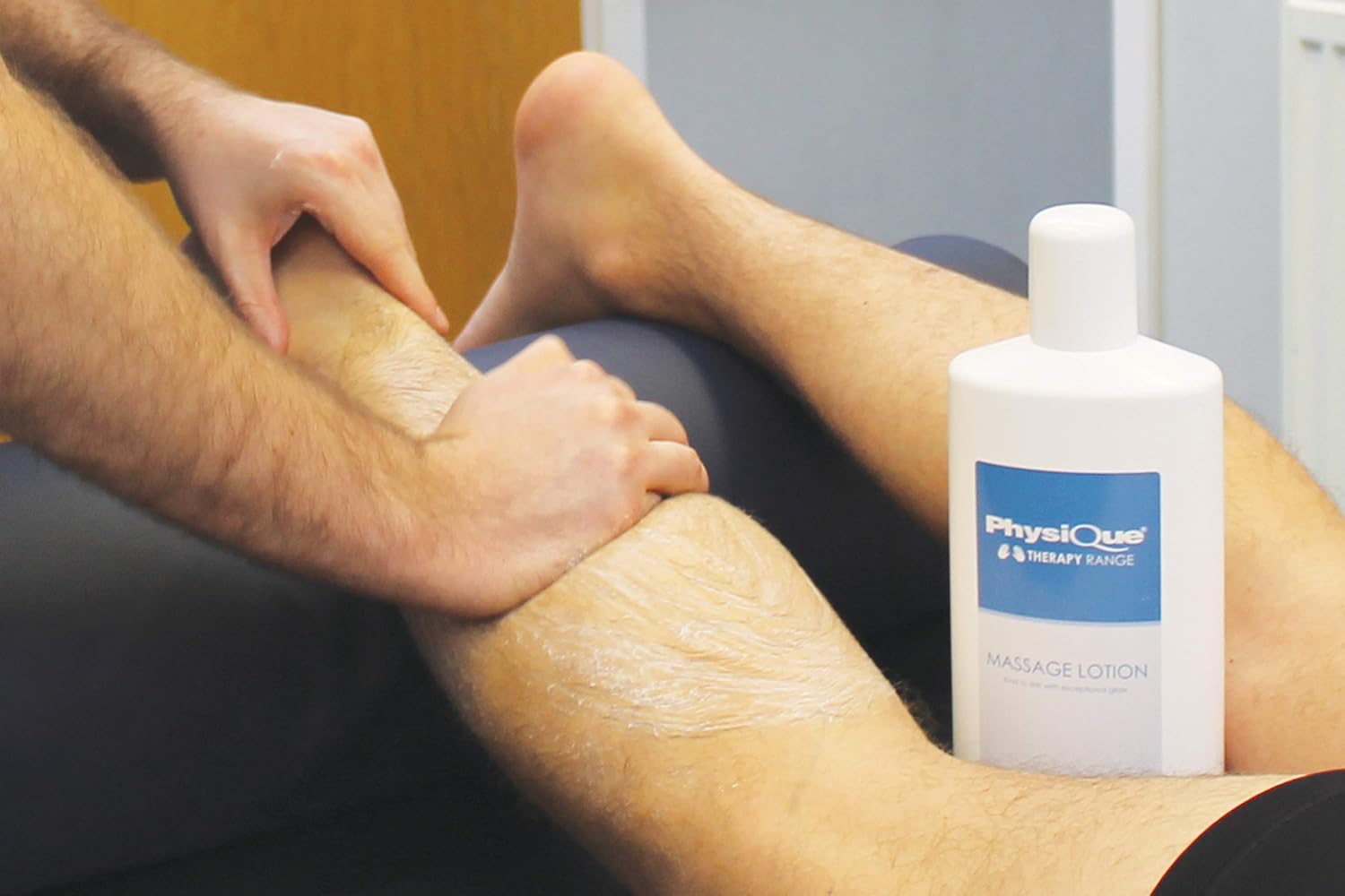 Physique Massage Lotion 1000ml, Lightly Oiled Non-Greasy, Enriched with Aloe Vera, Camomile & Vitamin E for Sports Spa - Image 3
