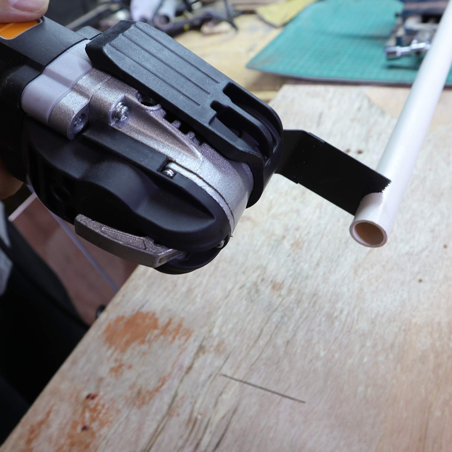 Blank&Black BBPT9526 600W 5 Amp Variable-Speed Multi-function Oscillating Tool Kit with Anti-Vibration 3-Positioned Side-Handle, Quick Blade Change, 5.5° Oscillation Angle