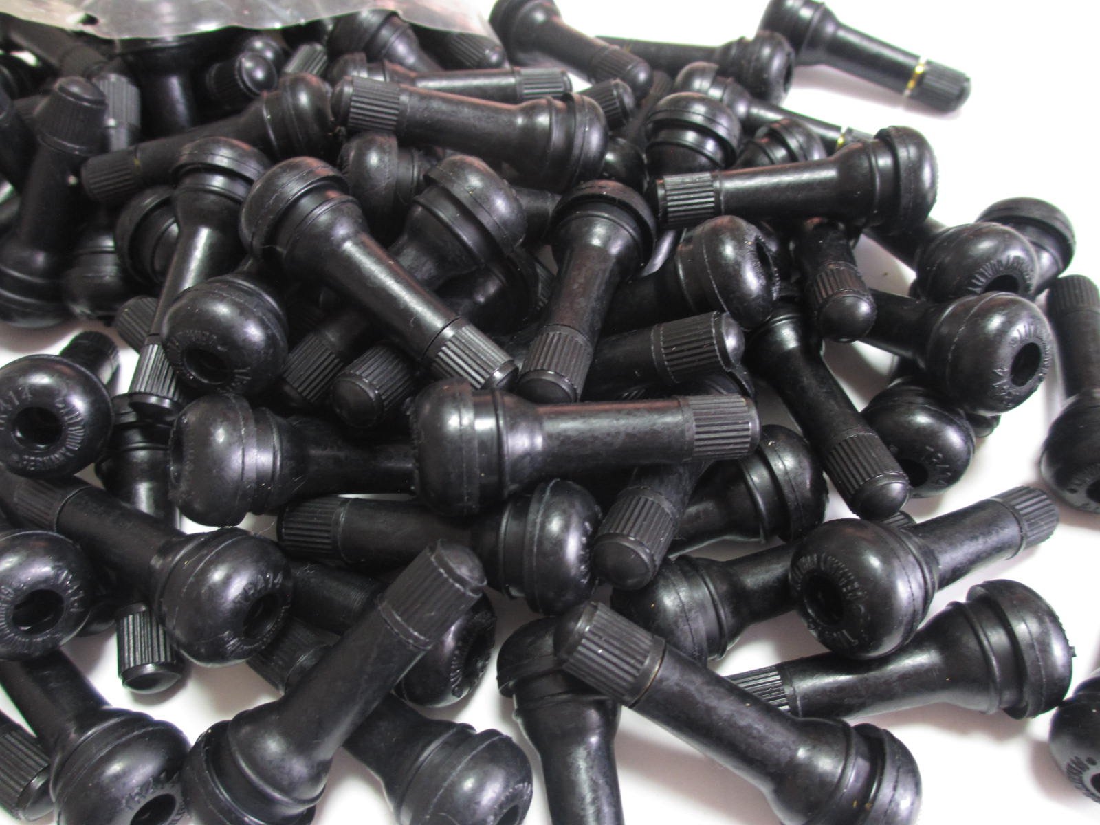 TR413 ゴム エア バルブ 100個 セット チューブレス タイヤ 交換 ムシ キャップ 付き商品画像