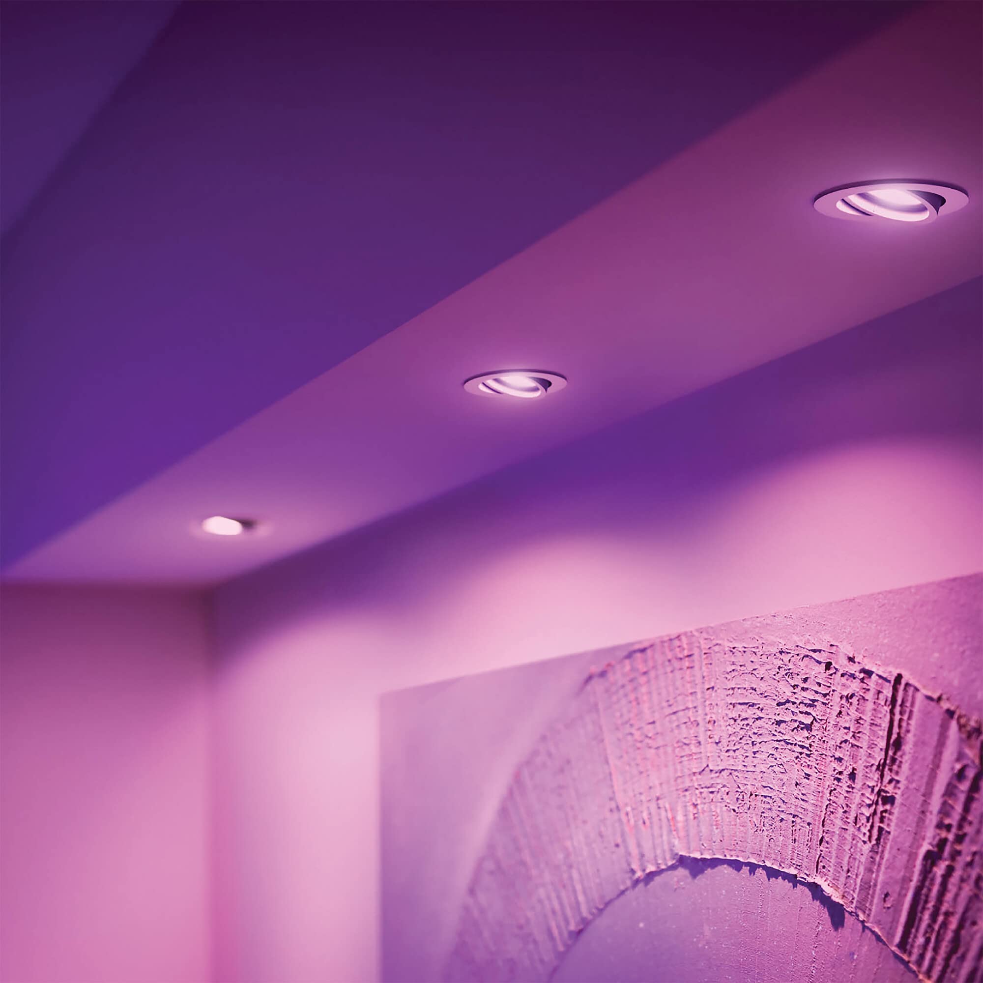 Philips Hue White & Color Ambiance GU10 LED Spot 3er Pack (350 lm), dimmbare LED Lampen für das Hue Lichtsystem mit 16 Mio. Farben, smarte Lichtsteuerung über Sprache und App 2