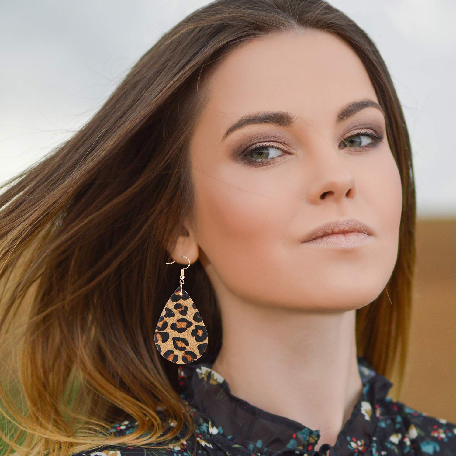 AgeXinjo 4 Pieces Leopard Jewelry Set Leopard Leather Bracelet Dangle Earring Acrylic Earrings Fur Long Necklace for Women-Oval