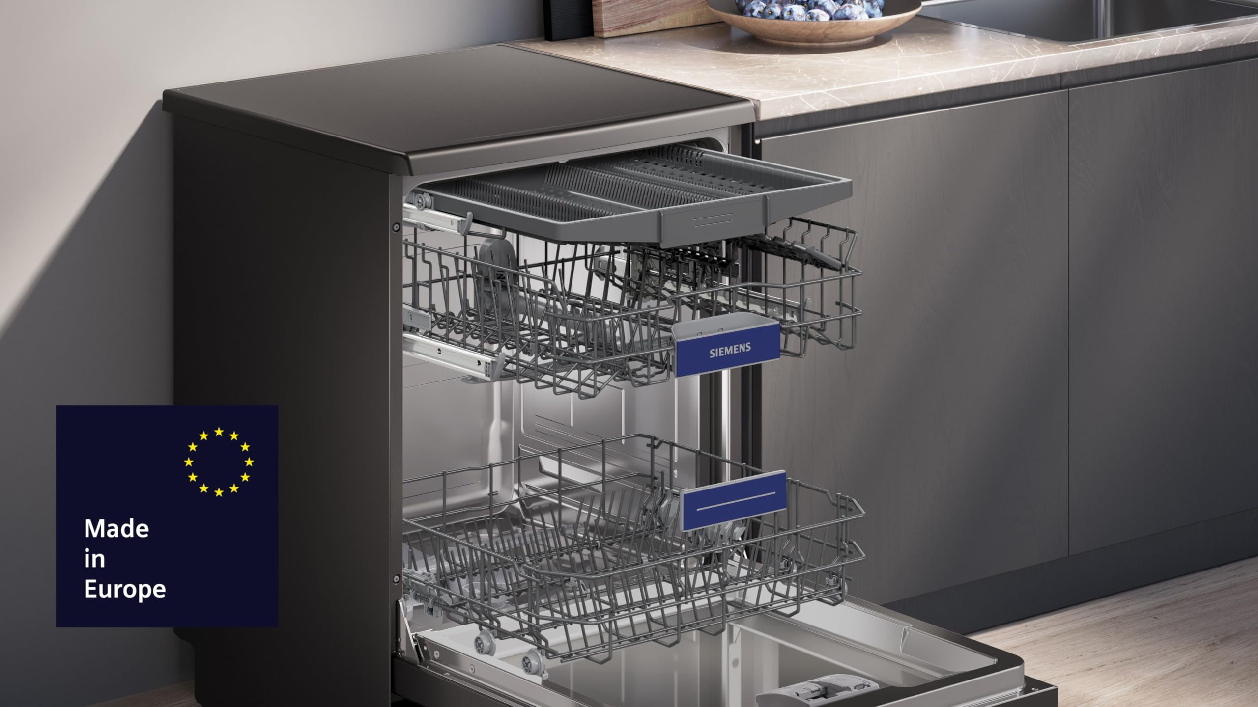 Siemens SN23EC03ME iQ300 Freistehender Geschirrspüler, 60 cm breit, varioFlex-Korb und varioSchublade, varioSpeed Plus, Favoritentaste, autoOpen dry, aquaStop, iQdrive, Home Connect 2