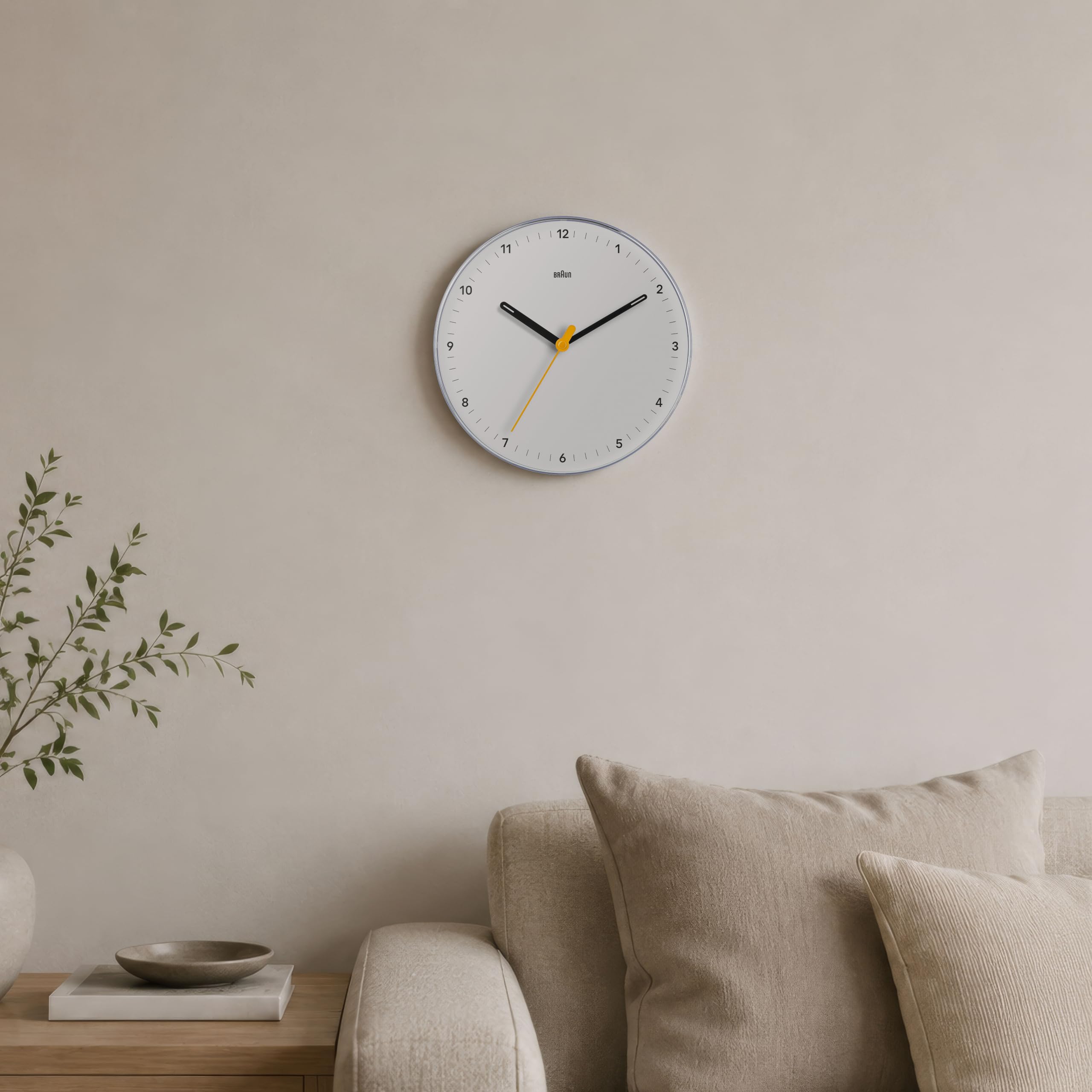 Braun Klassische analoge Wanduhr geräuschlosem Quarzwerk, gut ablesbar, 23 cm Durchmesser in Weiß, Modell BC26W. 6