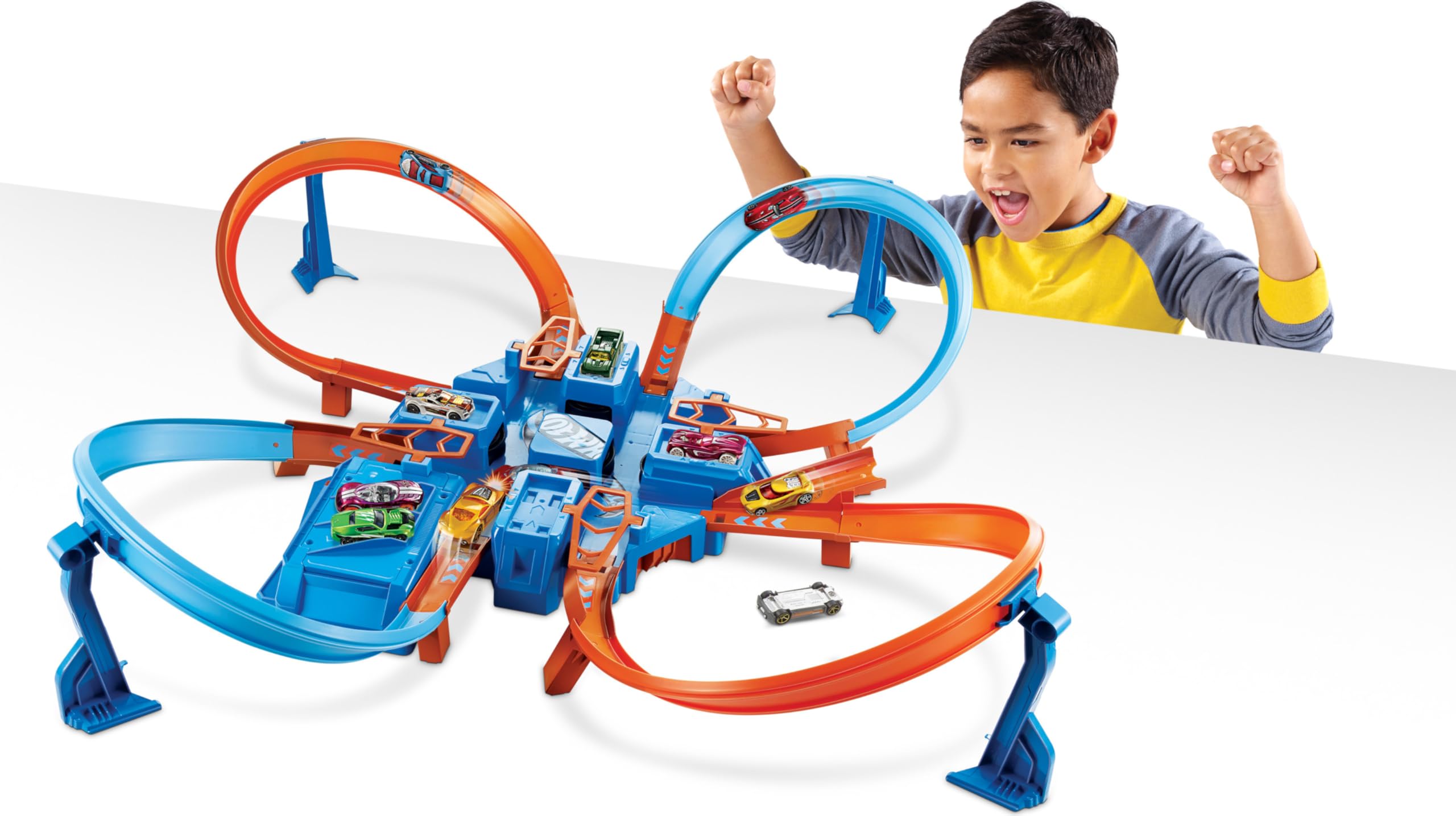 Hot Wheels Track Set with 1:64 Scale Toy Car, 4 Intersections for Crashing, Powered by a Motorized Booster, Criss-Cross Crash Track (Amazon Exclusive)