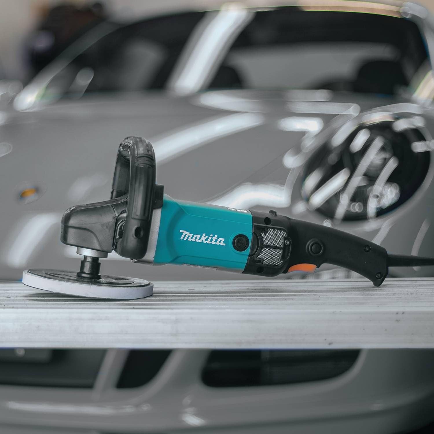 Makita 9237CX3 Makita 7" Polisher, 10 AMP, 600-3, 000 RPM, var. spd., loop handle with foam pad and bag, - - 