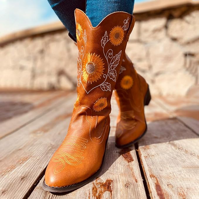 Manooby Western Printed Cowgirl Embroidered