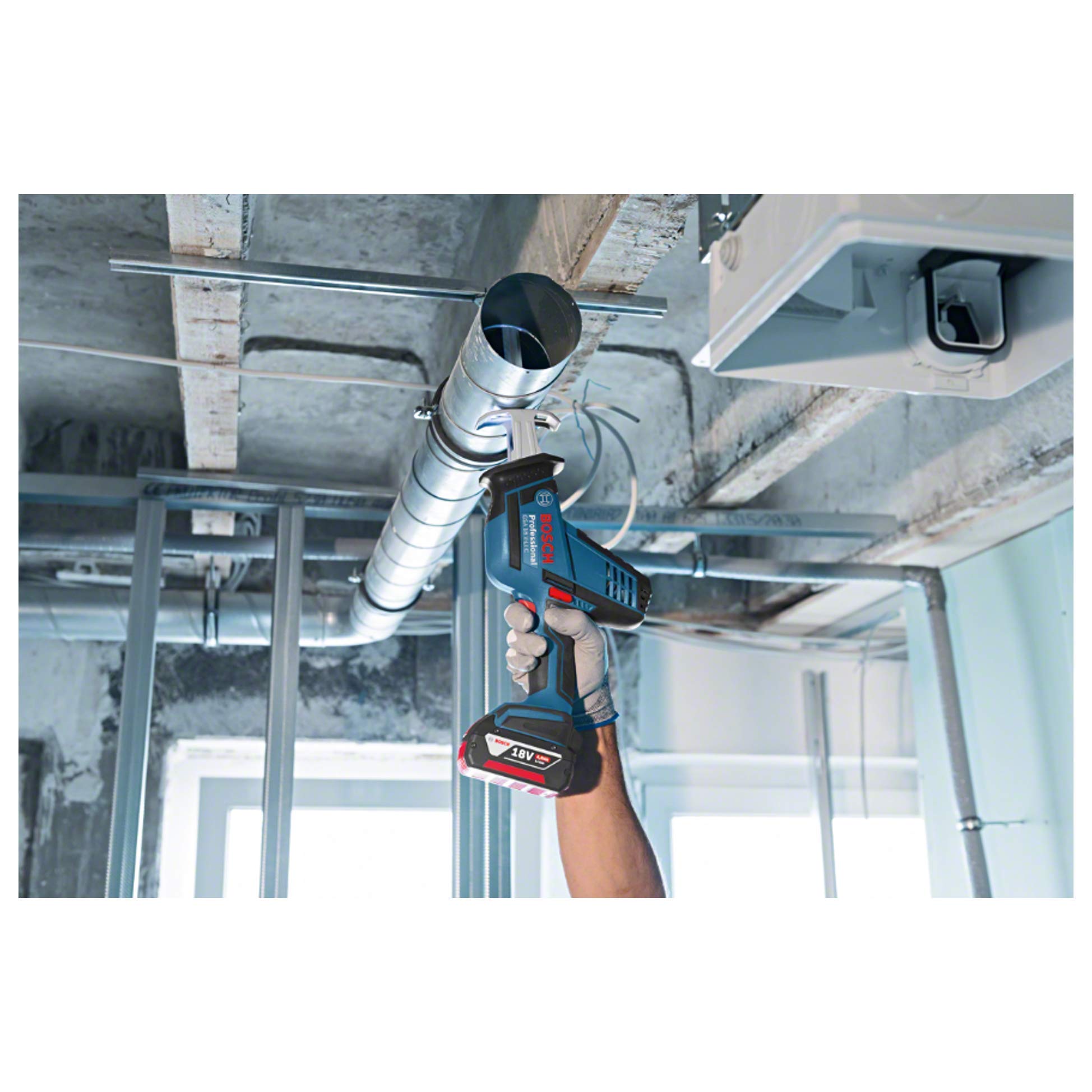 Bosch Professional 18V System Akku Säbelsäge GSA 18 V-LI C (Compact Version, inkl. 3x Säbelsägeblatt, ohne Akku/Ladegerät, L-BOXX) 6