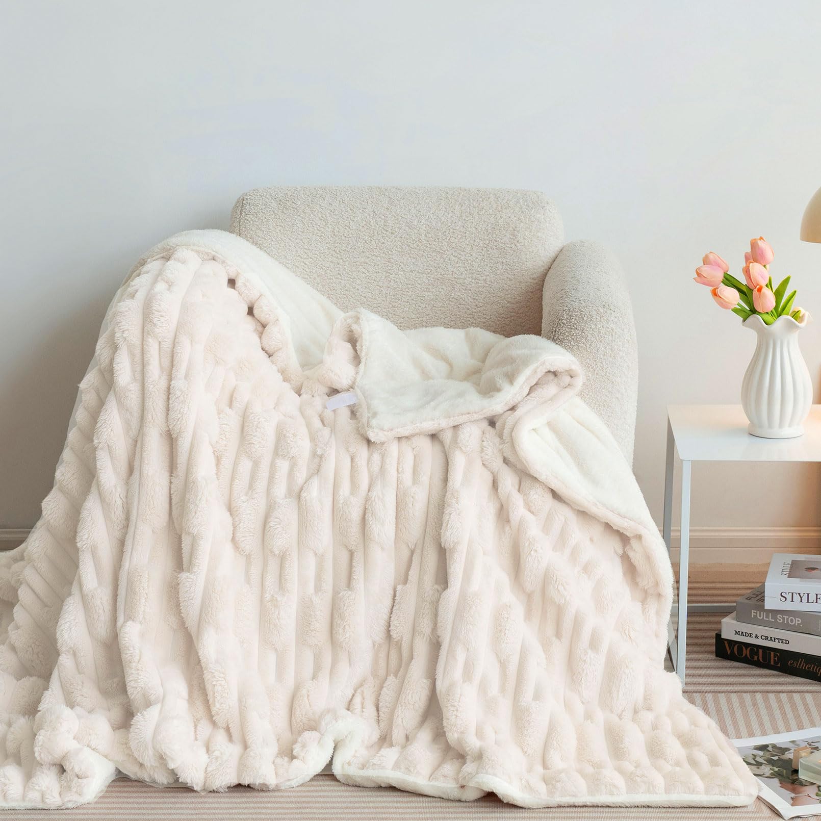 Kuscheldecke Flauschig mit Traumhaft Weiche Textur Extra Warm für Winter, ideal als Sofadecke und Bettüberwurf, Gute Geschenke für Frauen (Beige Geometrie, 200x230cm)