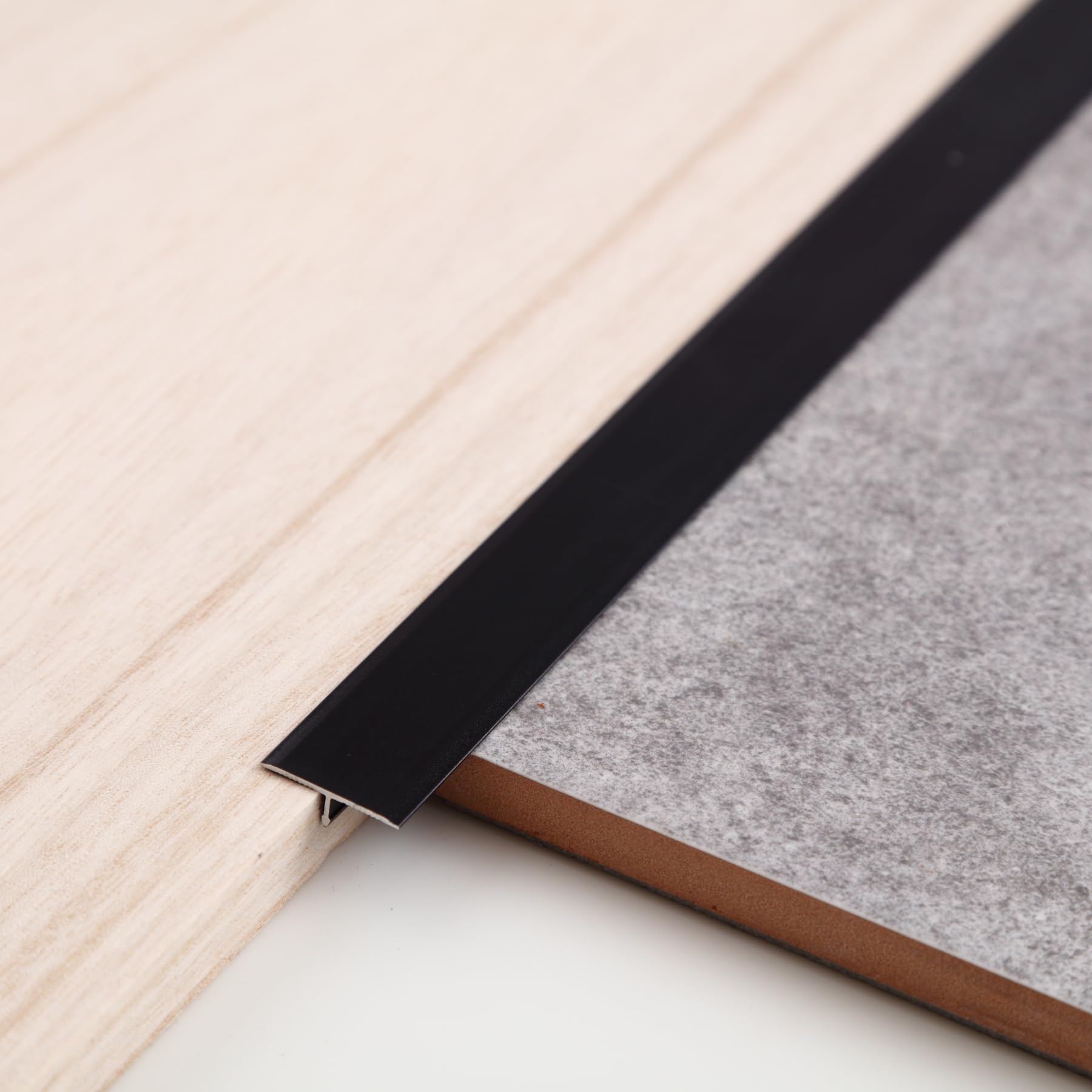 Gaahing Aluminum T Molding Floor Transition Strip, T Moulding for Laminate Flooring Planks, Vinyl Floor Transition, Rubber Transition (3Pcs x 0.9m x 2cm, Matte Black)