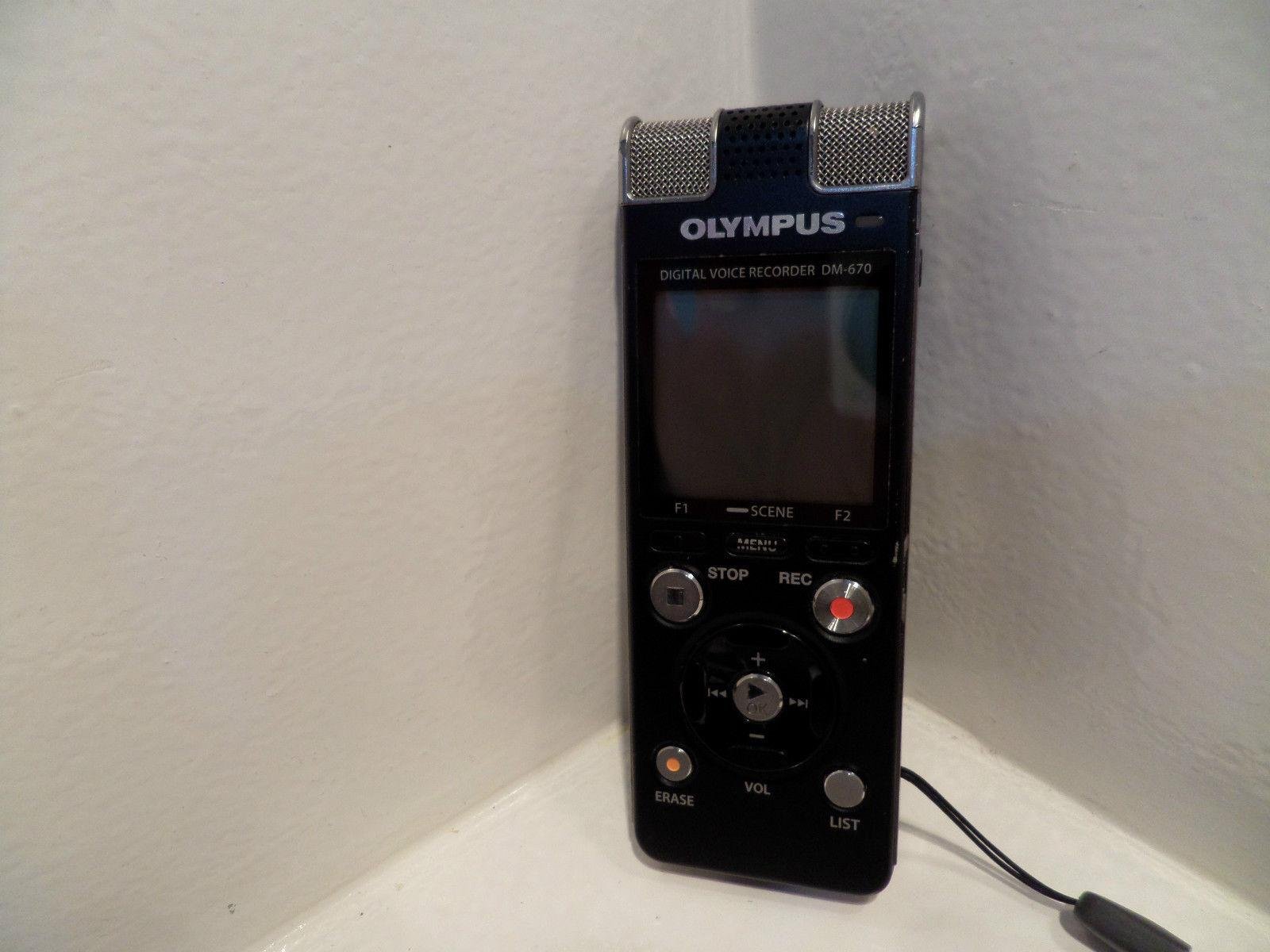 Olympus DM-670 8 GB 16-Bit PCM Stereo Recorder - Silver