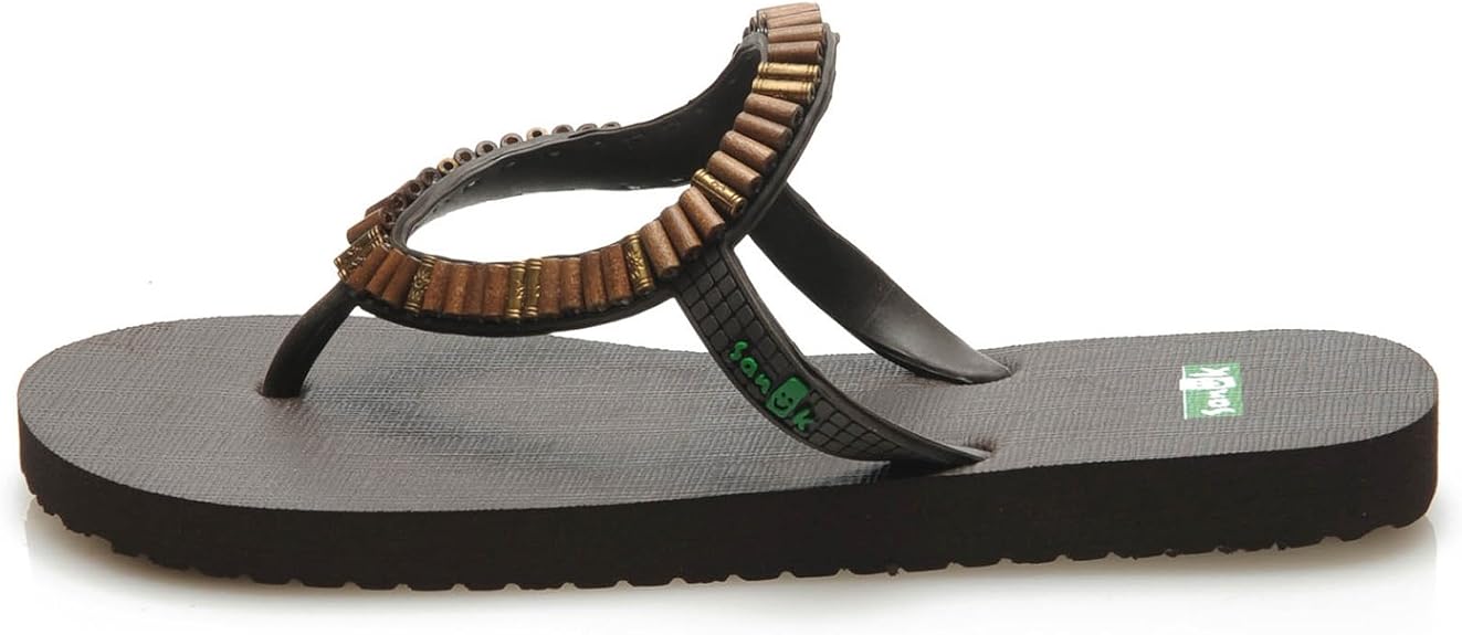 sanuk closed toe sandals