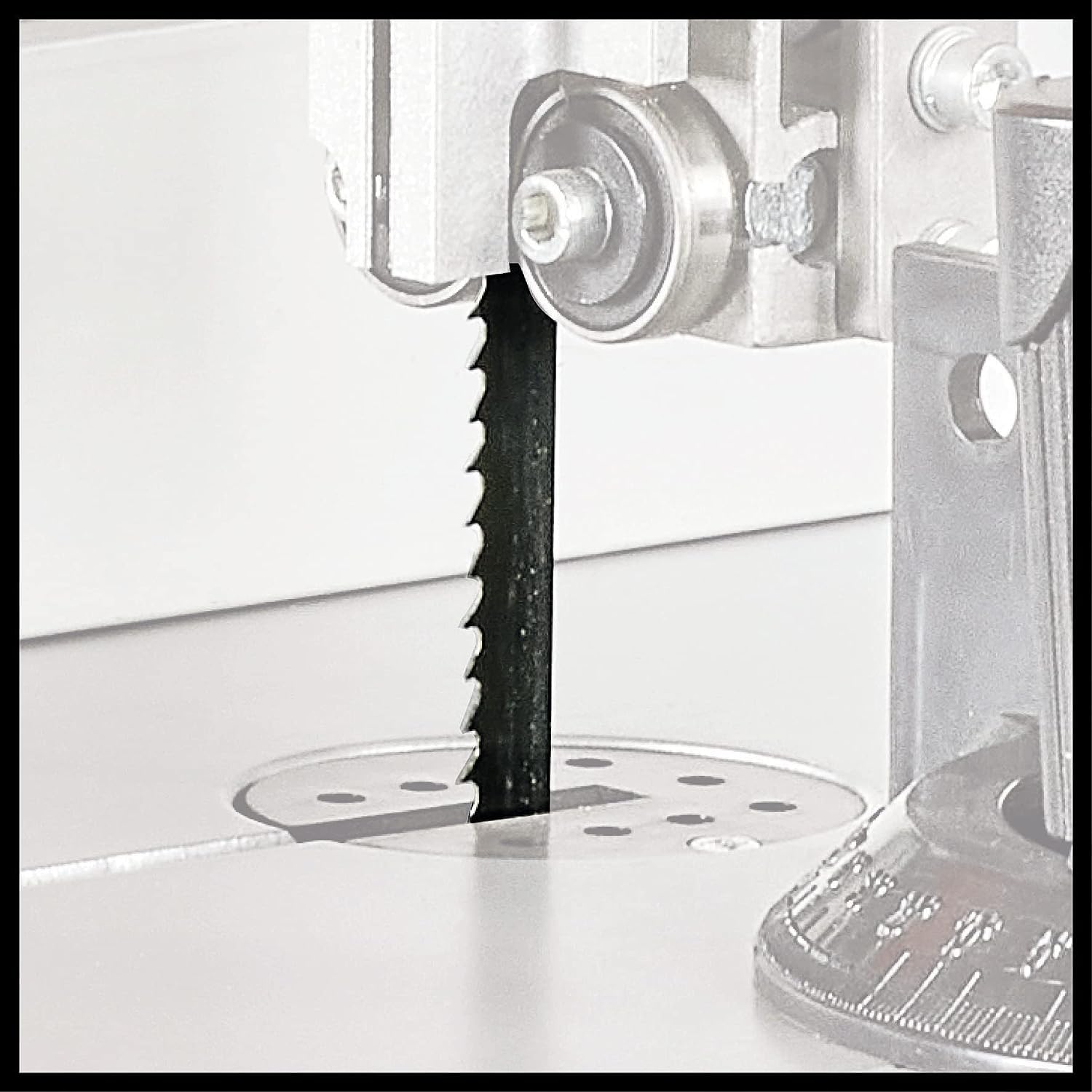 Einhell Bandsäge TC-SB 245 L (400W, max. Sägebandgeschwindigkeit 726m/min, 245 mm Durchlassbreite, max. Schnitthöhe 101 mm, neigbarer Sägetisch, Parallel- und Winkelanschlag, Absauganschluss) 9