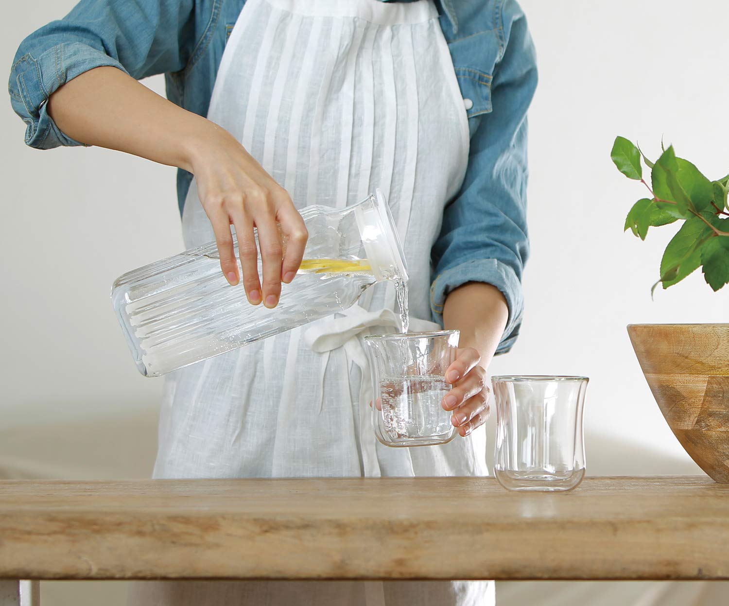 iwaki KT296K-W Heat Resistant Glass Pitcher, Cold Water Bottle, White, 3.8 fl oz (1 L), Square Server, Barley Tea, Tea Pot,