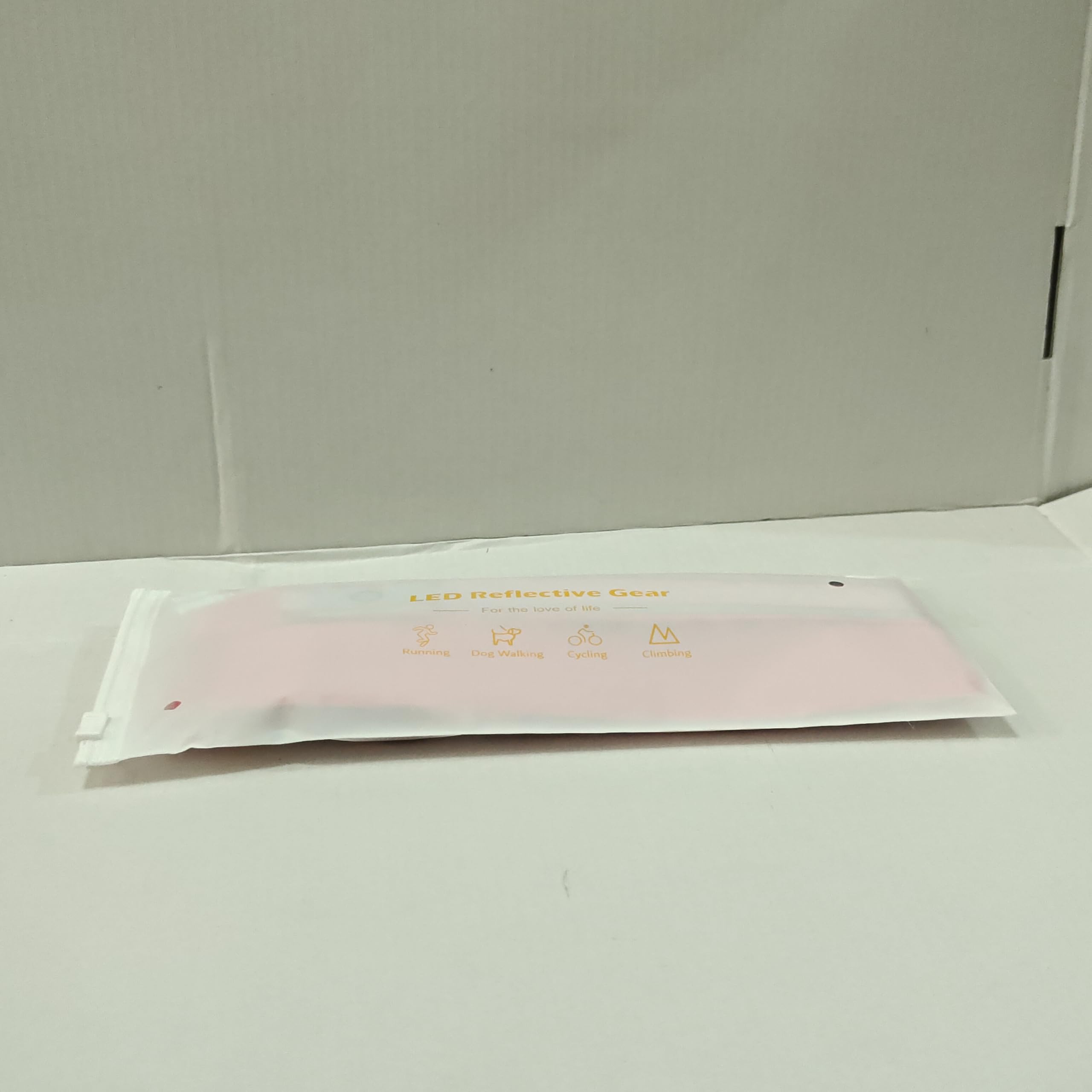 Light Up LED Armband for Running Walking at Night,Reflective Arm Bands for Runners,Rechargeable Jogging Lights,High Visibility Night Running Safety Gear Adjustable Running Women Men Kids