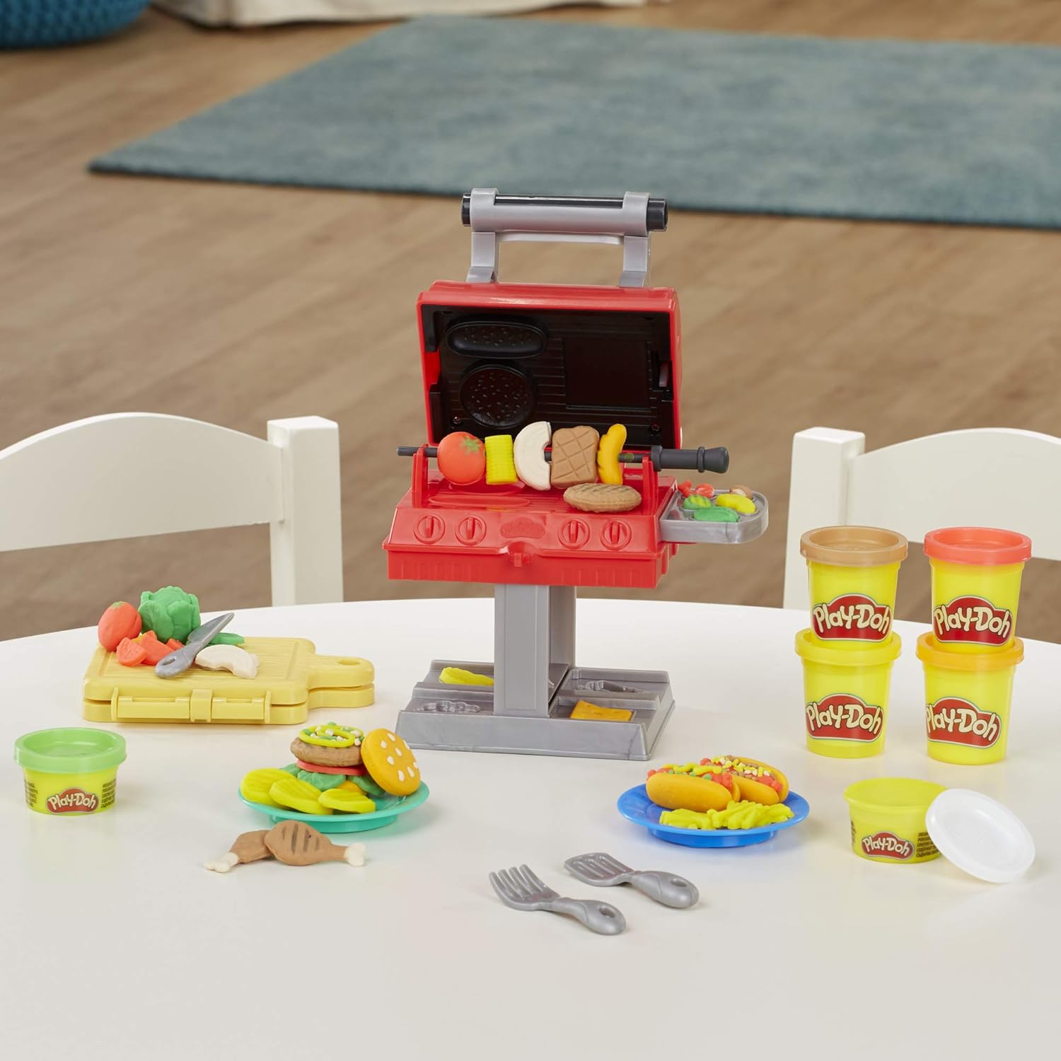 Play-Doh Kitchen Creations Grill 'n Stamp Playset for Kids 3 Years and Up with 6 Non-Toxic Modeling Compound Colors and 7 Barbecue Toy Accessories - Image 5
