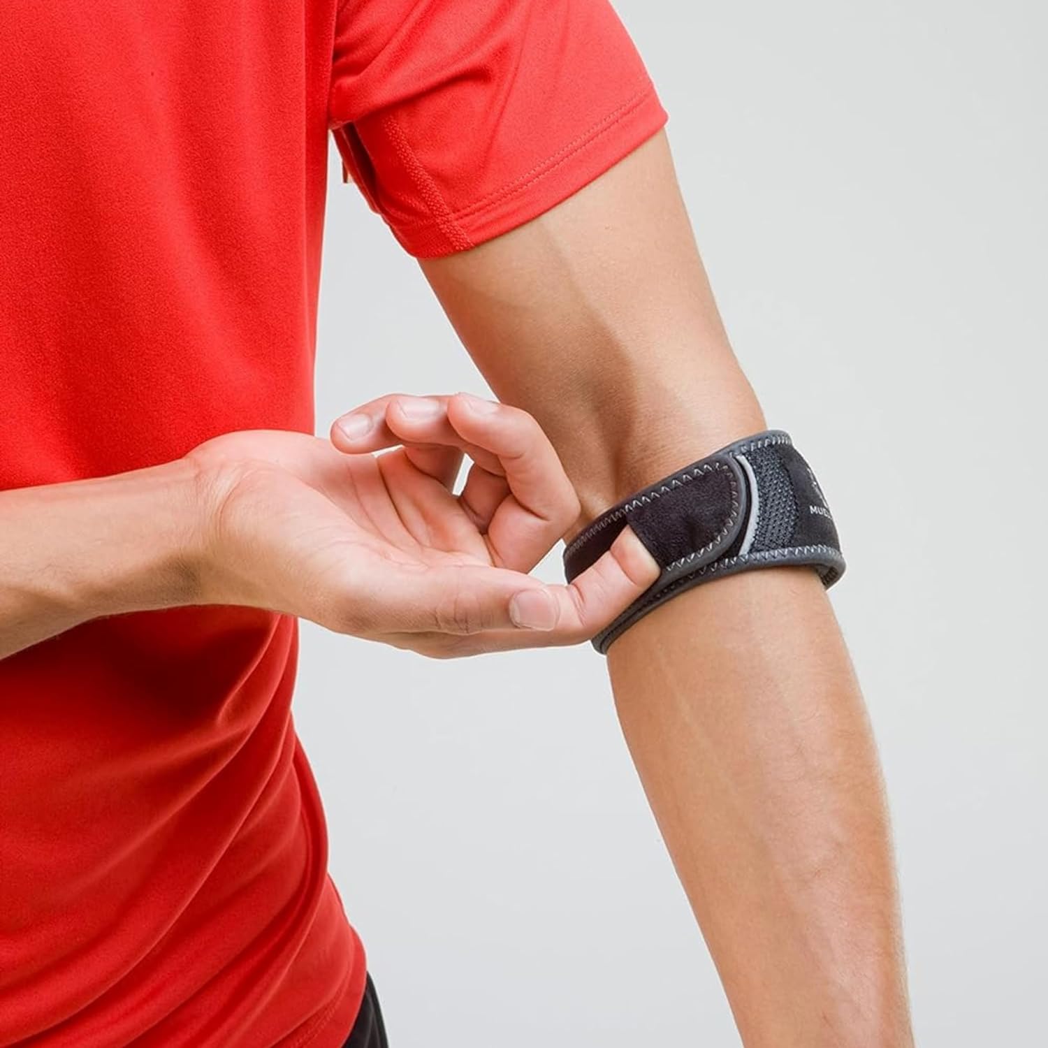 MUELLER Sports Medicine Hg80 Premium Tennis Elbow Support Strap, Elbow Pain Relief Brace For Men and Women, Black,