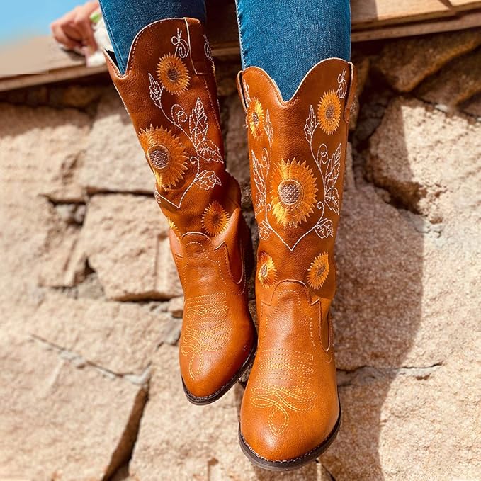 Manooby Western Printed Cowgirl Embroidered