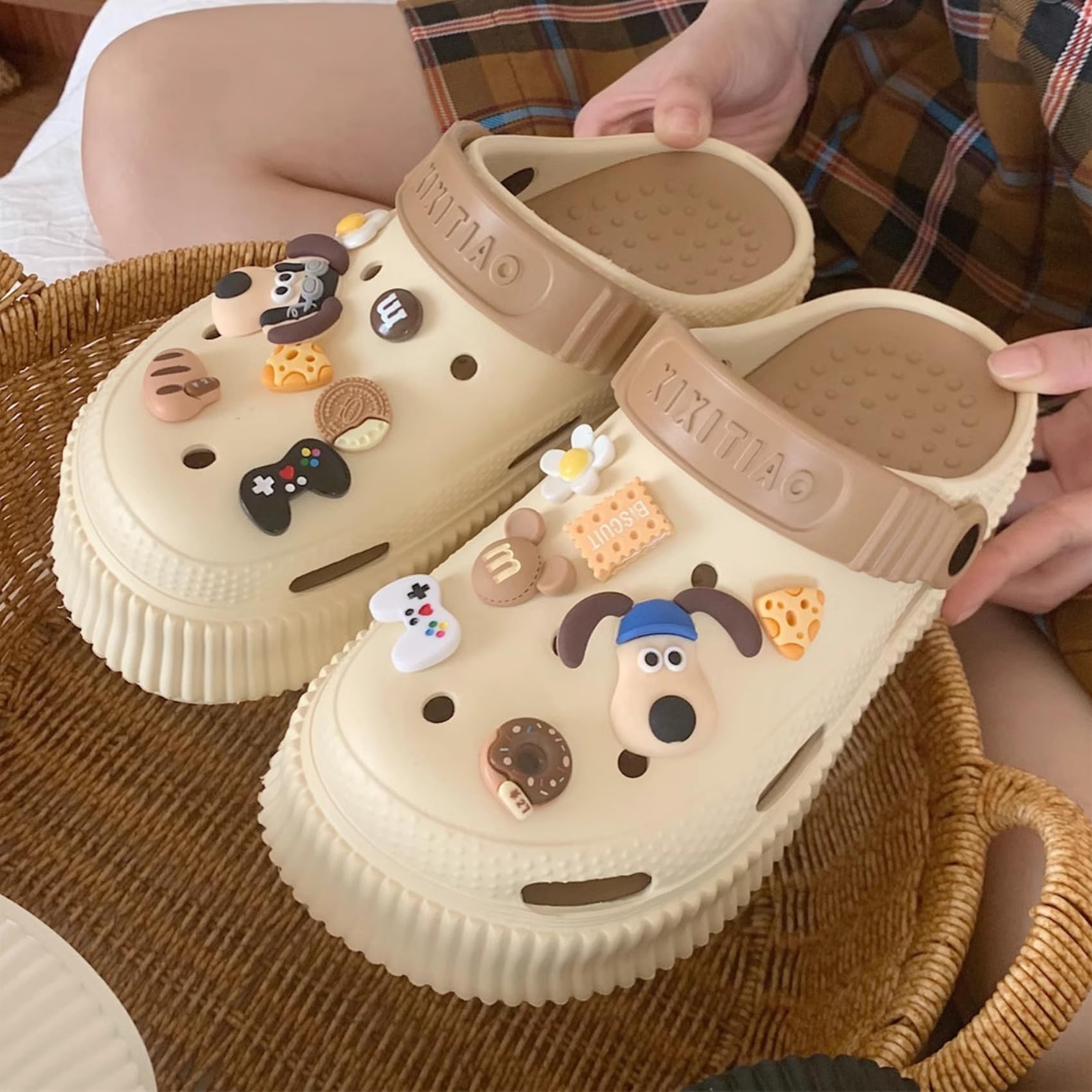 YPNMR Women's Water Clogs Cartoon Dog Summer Garden Slippers, Outdoor Platform Hole Shoes Beach Sandals (Brown,8-9,US_Footwear_Size_System,Adult,Numeric Range,Medium,8,Women,9)