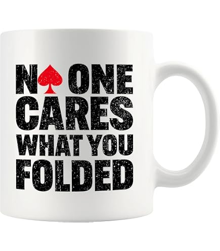 Tazza Umoristica Da Poker 'No One Cares What You Fold' – 325 Ml, Ceramica Bianca, Lavabile In Lavastoviglie E Microonde. Regalo Divertente Per Giocatori.