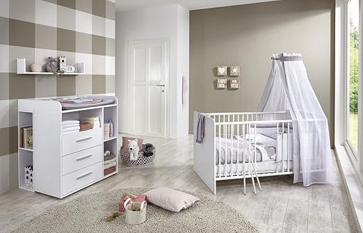Babyzimmer Babymobel Komplett Set Kim 6 In Weiss Set Mit Babybett Lattenrost Wickelkommode Wickelaufsatz Und 2 Unterbauregalen Sowie Wandregal Made In Germany Amazon De Kuche Haushalt