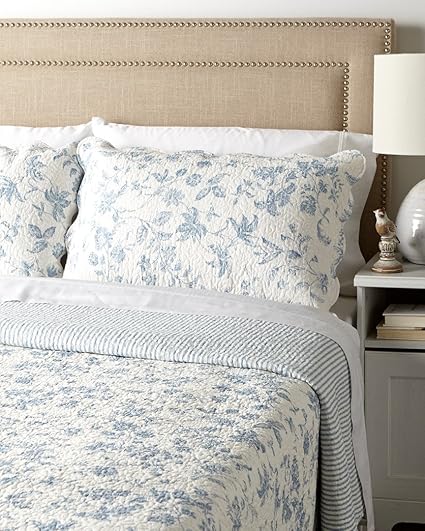 Brighton Blue Toile Twin Quilt Amazon Ca Home Kitchen