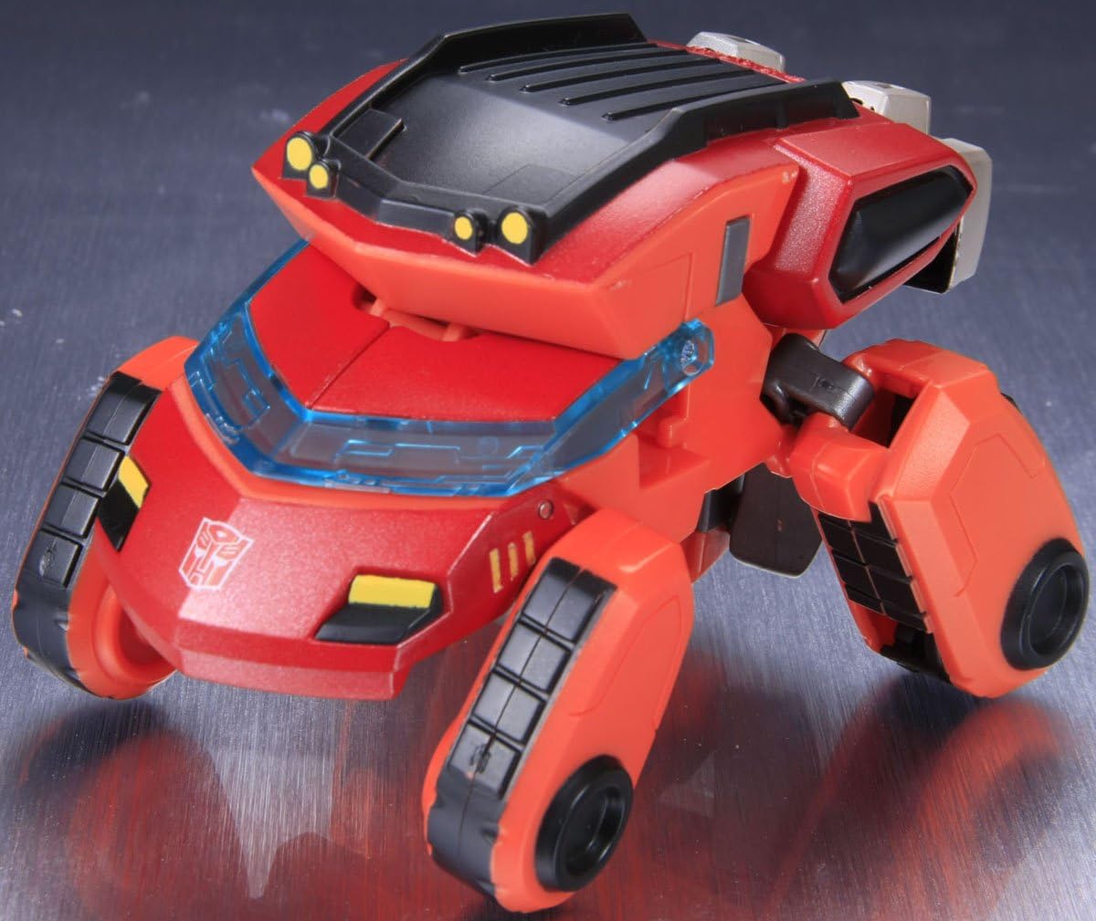 Amazon トランスフォーマー アニメイテッド Ta44 アーマーハイド ロボット 子ども向けフィギュア おもちゃ