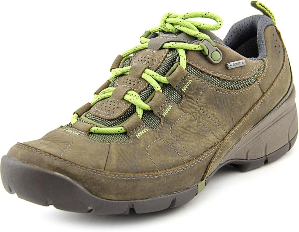 clarks hiking footwear