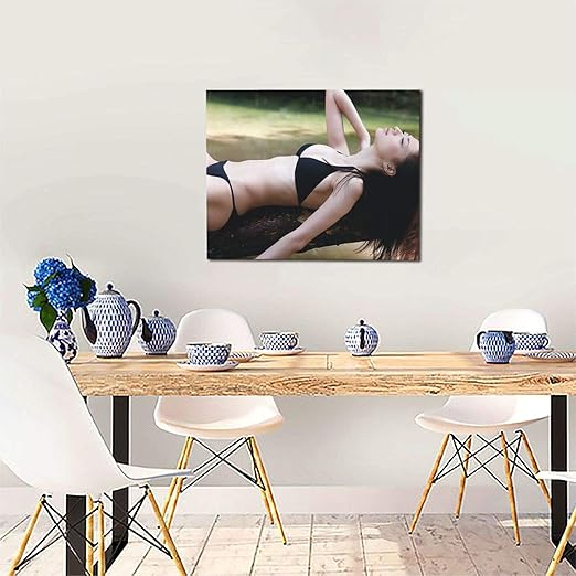 Amazon Co Jp 21新款 逢沢 りな あいざわ りな モダンポスター フレームレス装飾画 インテリア絵画 壁掛け アートポスター 額縁なし モダン 新築飾り 贈り物 キャンバス寝室の装飾風景 壁の絵 インテリア装飾 40x50cm ホーム キッチン