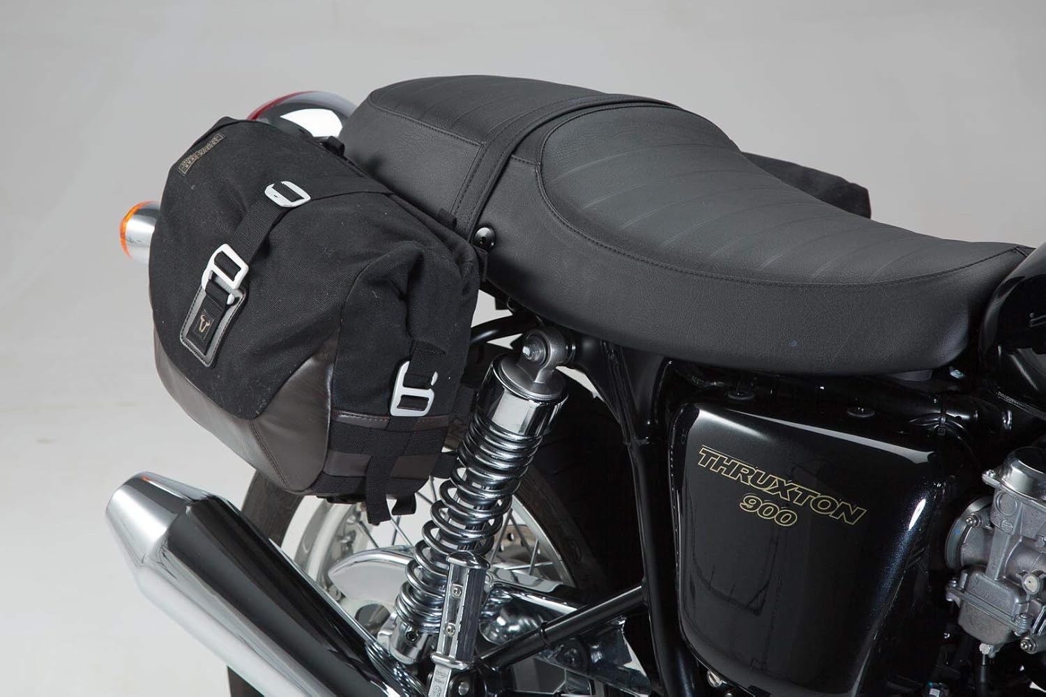 triumph thruxton 900 saddlebags