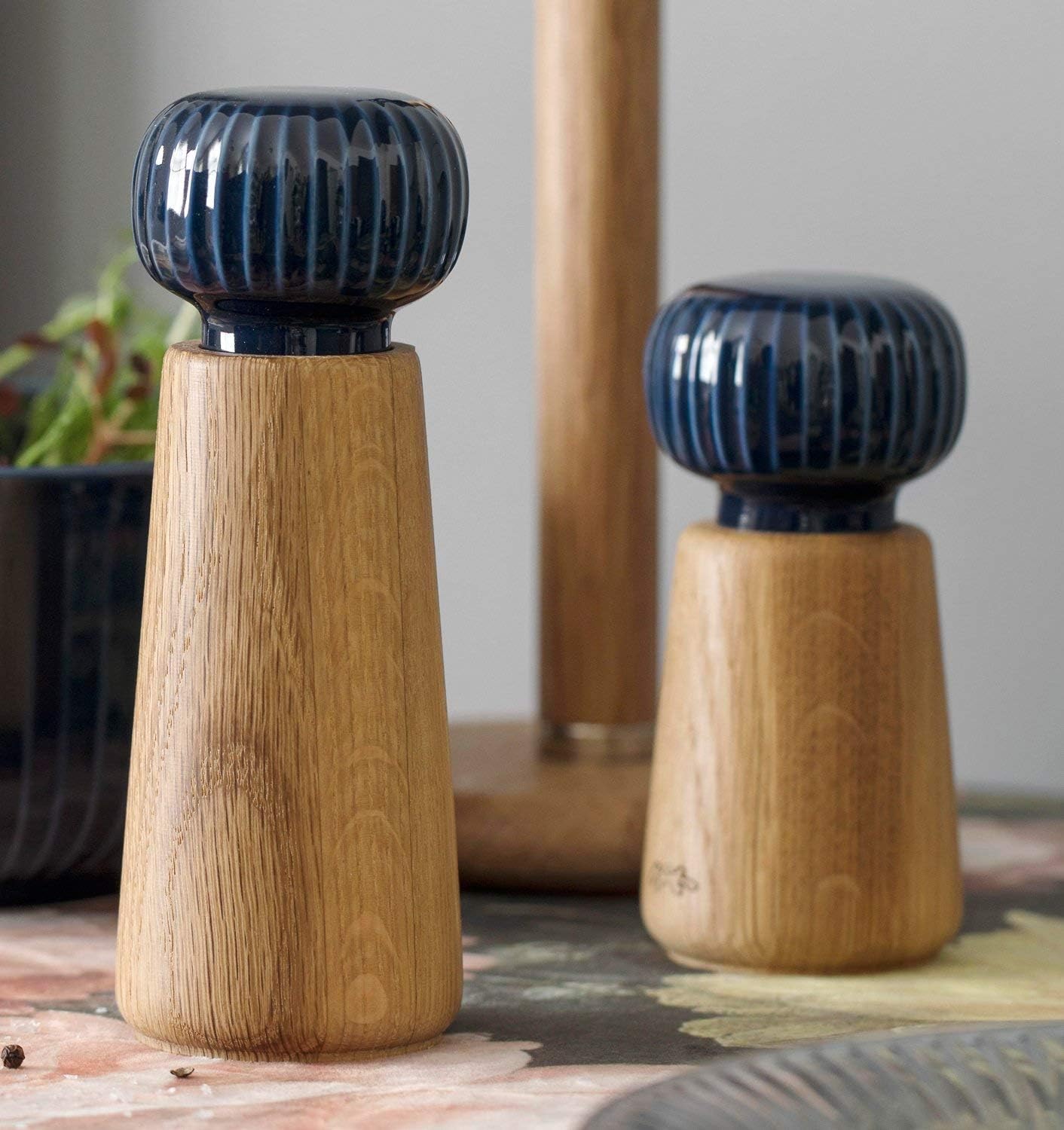 Kähler Hammershoi Salt and Pepper Mill Made of Wood and Porcelain Head, Modern Spice Mill to Turn with Groove Design, Indigo, 18.5cm