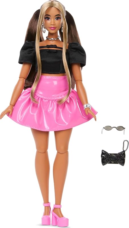Boneca Deluxe Style nº 16 com saia Barbiecore em vinil cor-de-rosa