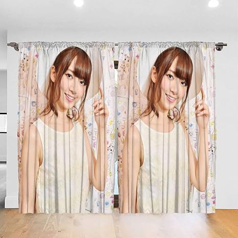 Amazon Co Jp カーテン 橋本 奈々未 ななみん 10 幅132ｘ丈1cm 2枚組 遮光 防寒 Uvカット 腰窓用 出窓用 掃き出し窓用 ポスター セット 寝室 リビング用 洗える 断熱 昼夜目隠しカーテン カスタマイズ可能です ホーム キッチン