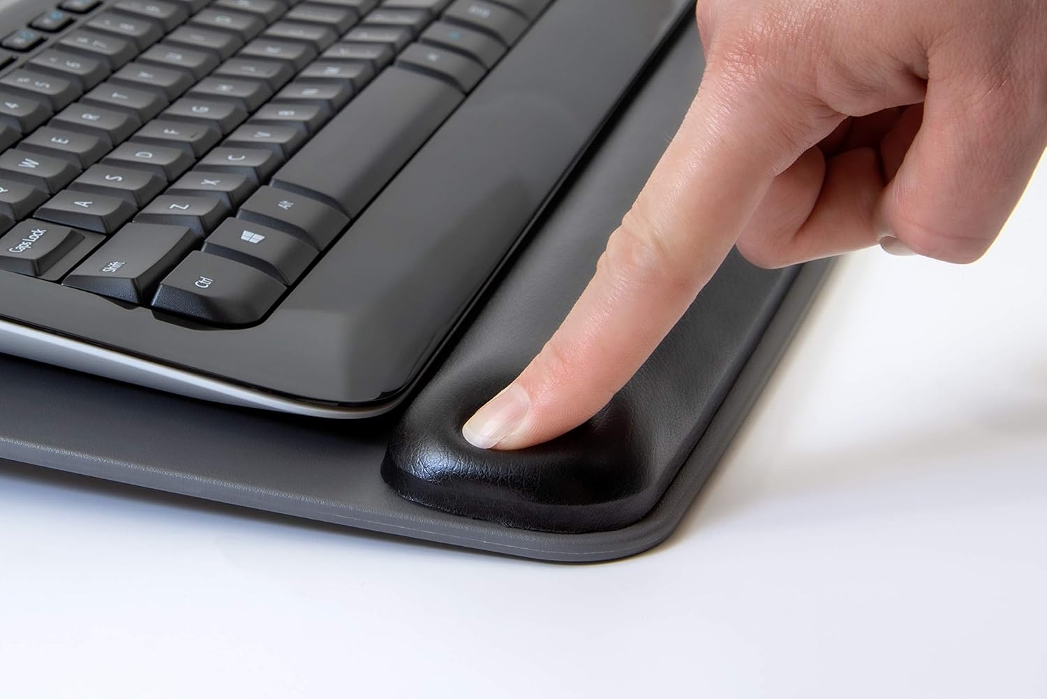 3M Gel Wrist Rest for Keyboard and Mouse with Tilt-Adjustable Platform, Soothing Gel with Durable, Easy to Clean Leatherette Cover, Precise Mouse Pad, 25.5" x 10.6", Black (WR422LE) : Computing Wrist Rests : Office Products