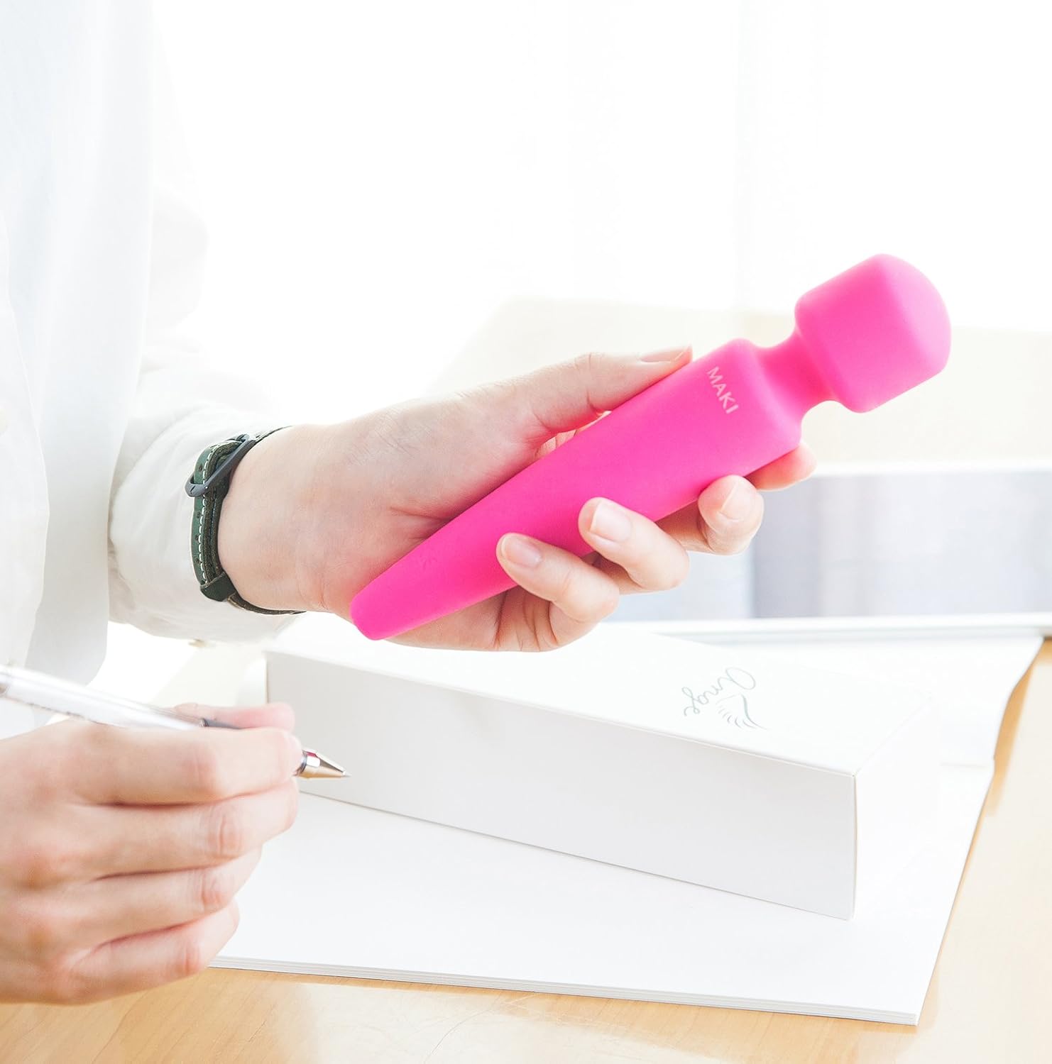 Amazon 女性開発品 静音清潔 ハンディマッサージャー 電動マッサージ器 小型 ミニ コードレス シリコン 防水 Maki ハンディマッサージャー