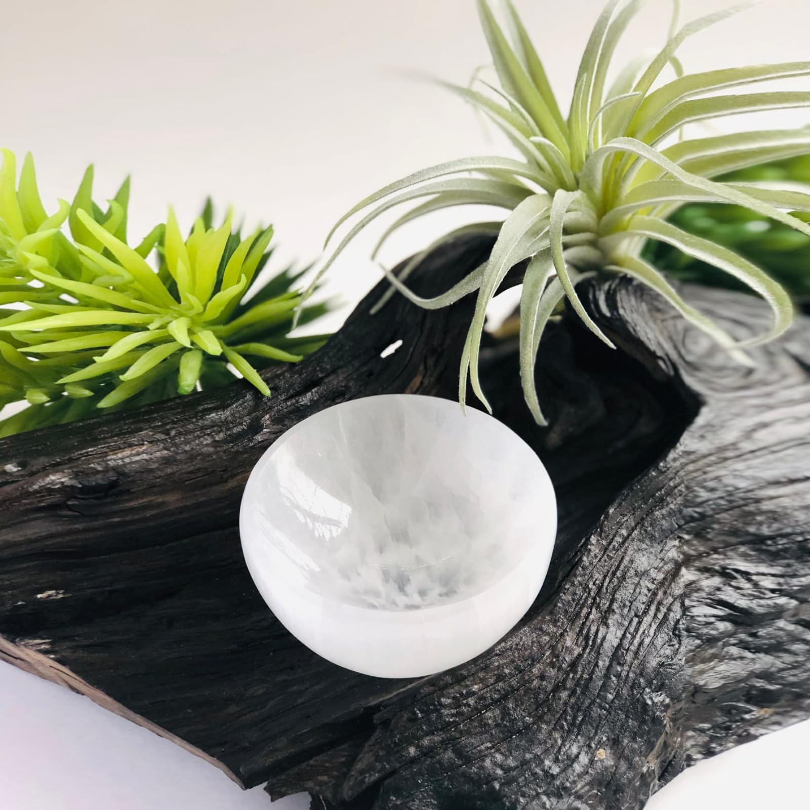 Selenite Crystal Charging Bowl White Selenite Charging Alter Bowl Cleanse Meditation Spiritual and Recharge Crystals Decoration Gift Multiple Sizes (14 Cm)