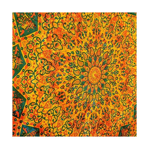 Future Handmade - Tapiz bohemio y psicodélico de pared con un diseño de mandala de estilo indio de la luna y del sol… | DeHippies.com