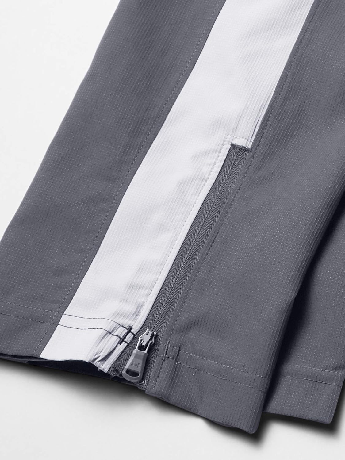 Under Armour Boys' Woven Training Track Pants: Clothing