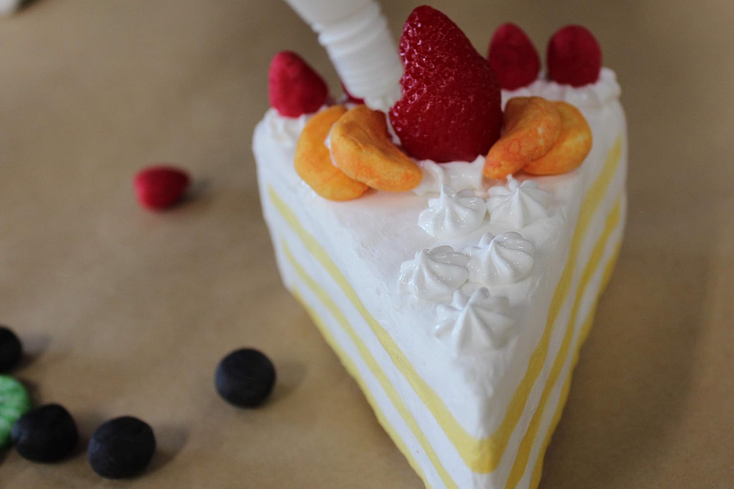Amazon 紙粘土で作るイチゴのショートケーキ 工作キット イチゴ 紙粘土 夏休み 自作 工作 手作り 子供 幼児 ねんど おもちゃ