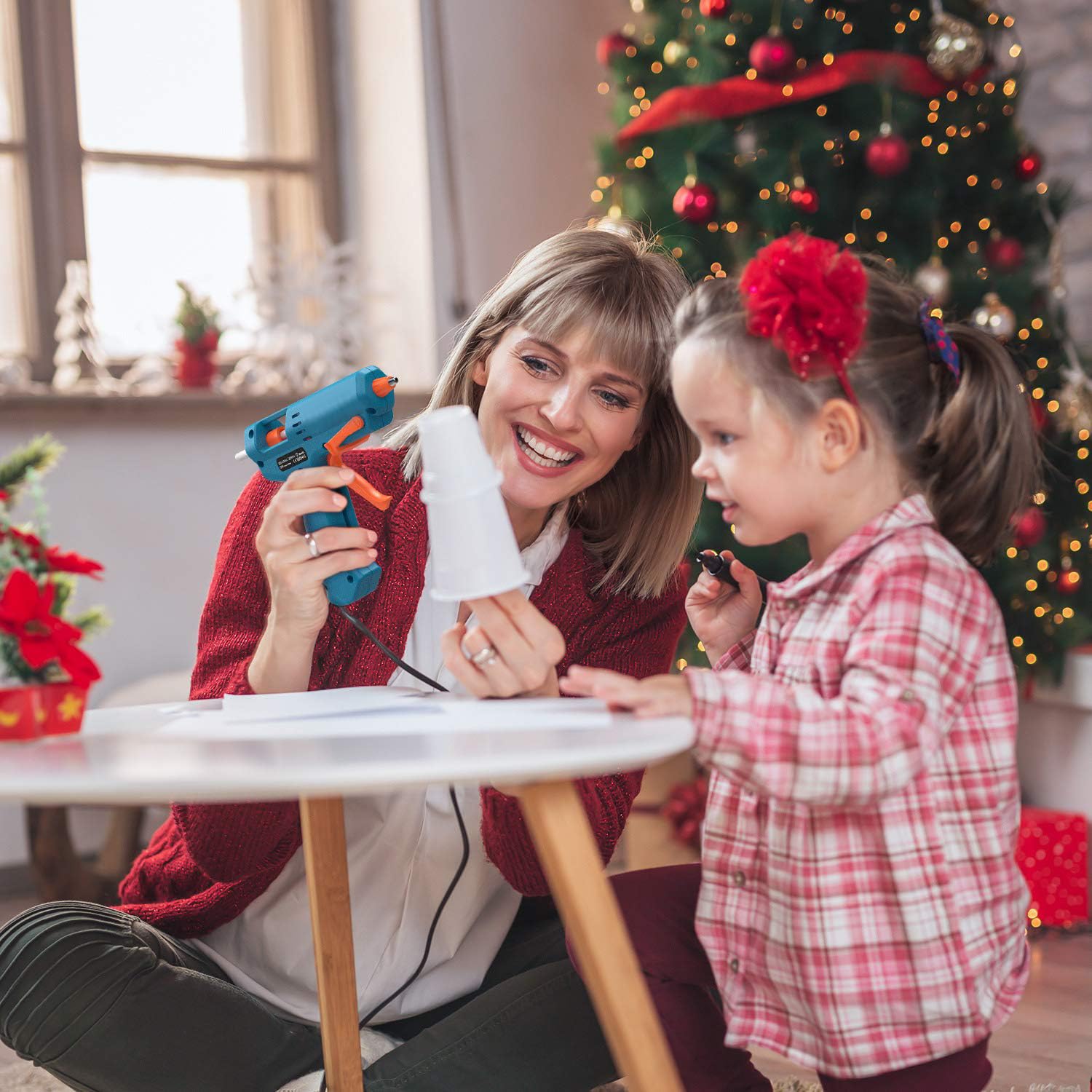 Tilswall グルーガン 小型 60本スティック付き(7mm×130mm) コード付き 50W 強力接着 手芸 DIY 急速加熱 液漏れ防止 やけど対策 軽量 初心者 子供 家庭用