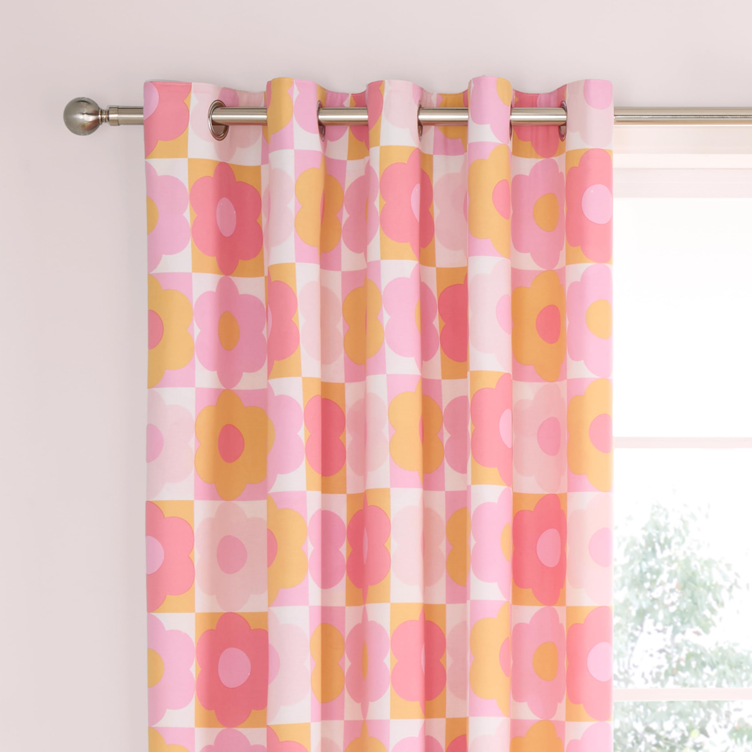 Catherine Lansfield Retro Daisy 66x72 Inch Fully Reversible Eyelet Curtains Two Panels Pink