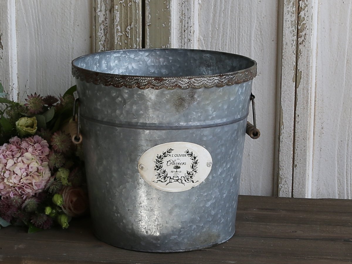 Chic Antique Zinkeimer m. Spitzenkante Label Rundgriff aus Holz