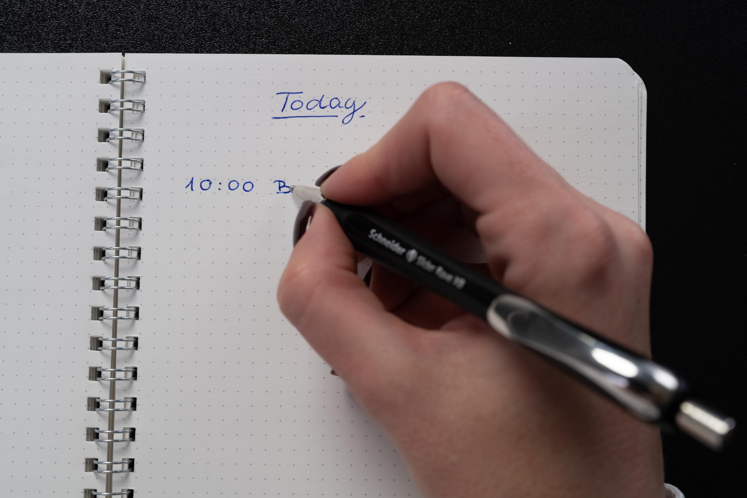 Schneider 132584 Slider Rave XB Kugelschreiber (Limitierte Sonderedition, 3x schwarz, 1x weiß, Made in Germany) 4 Stück, Schreibfarbe: blau 4