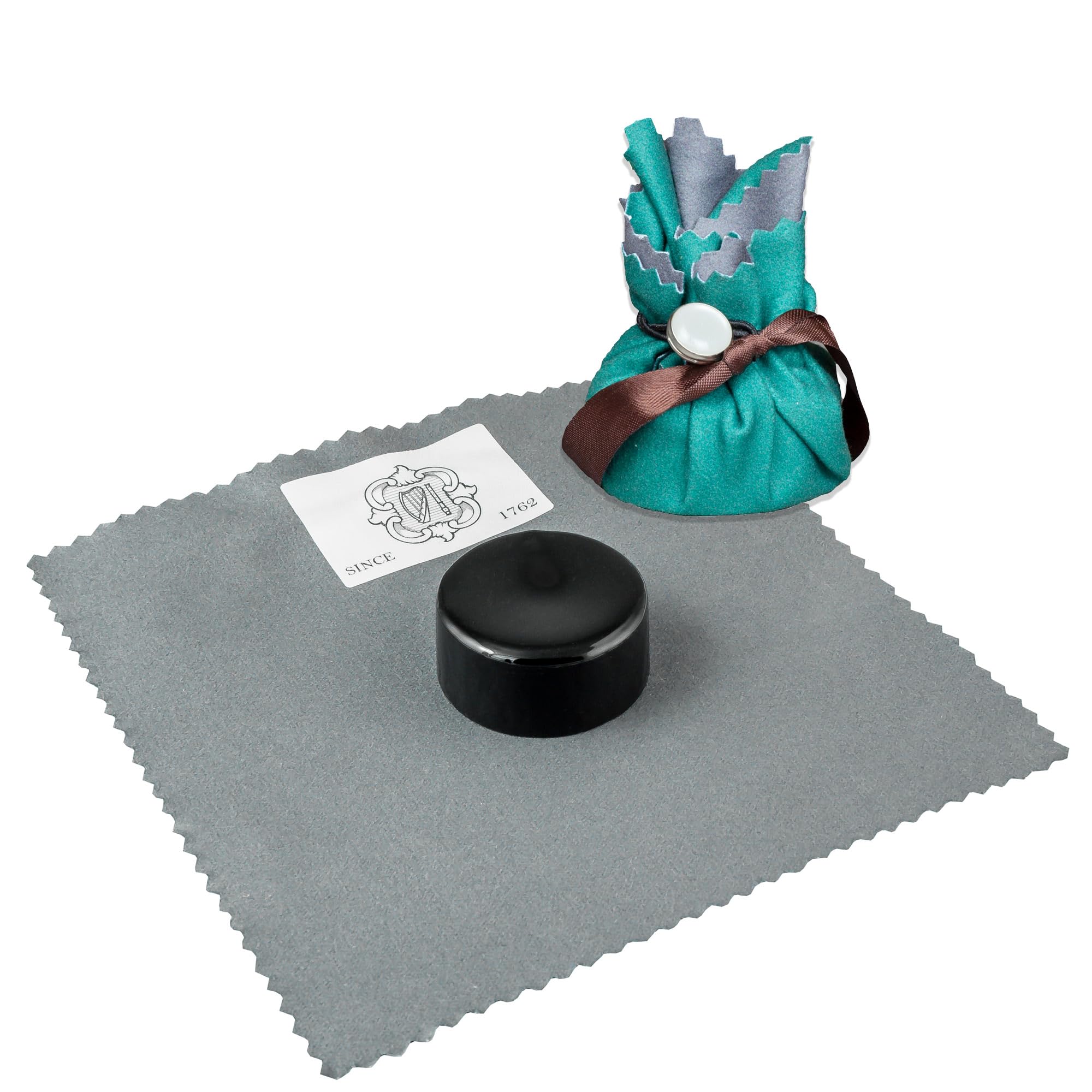 W. E. Hill & Sons Dark Rosin for Violin and Cello. Dark Rosin for Excellent Attack and Projection. Presented in a Ribbon Tied Cloth. Handmade in the UK